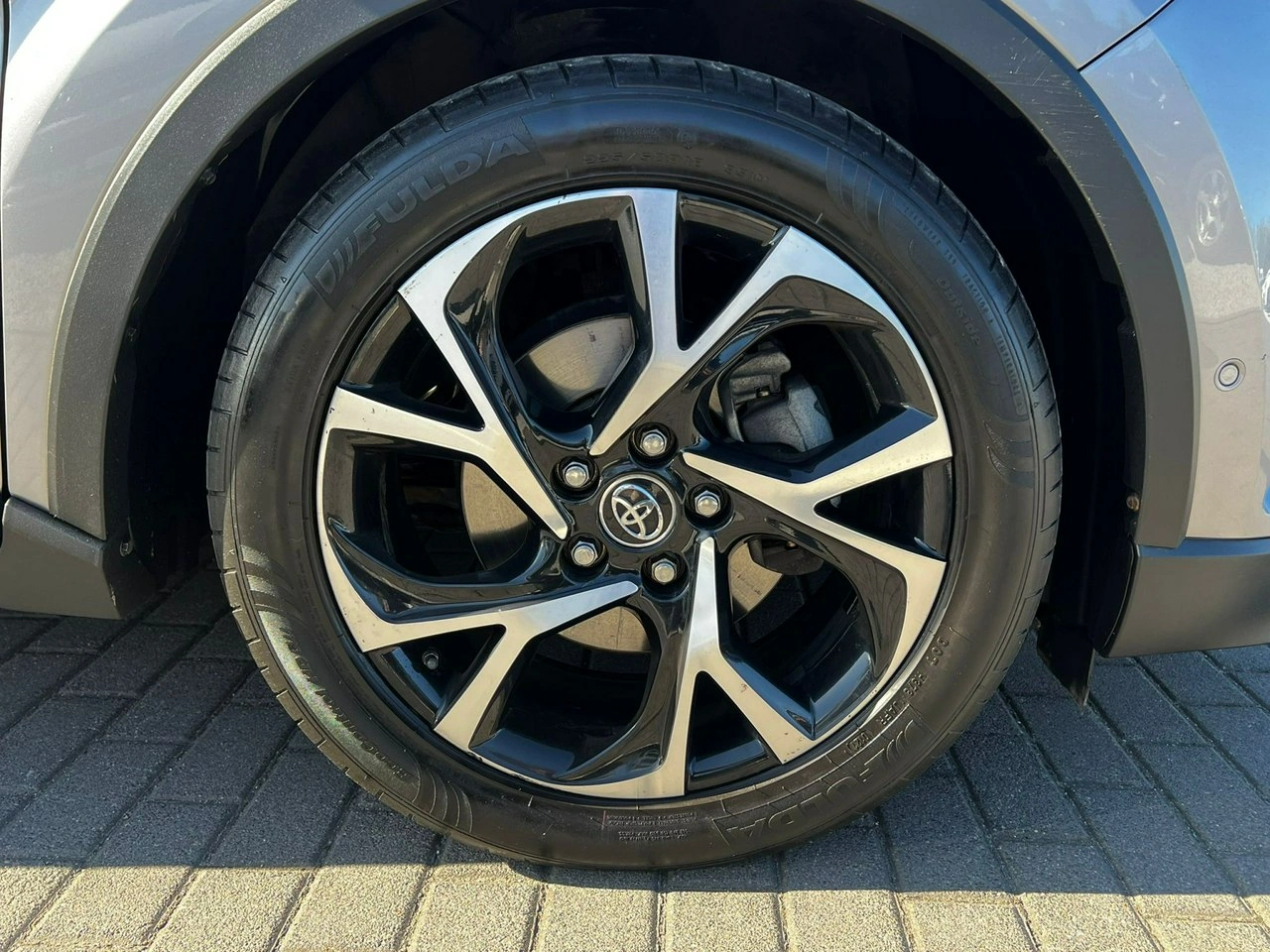 Toyota C-HR - Zdjęcie 17