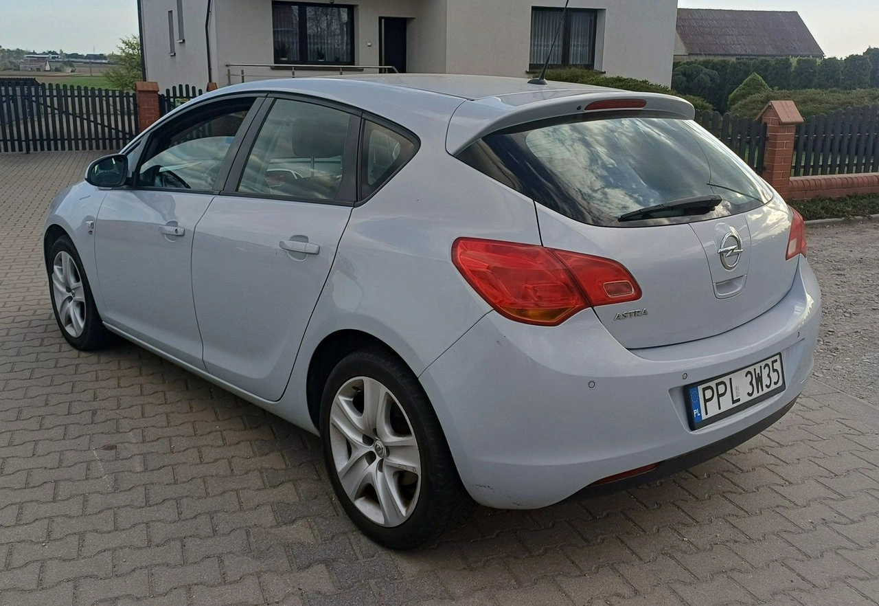 Opel Astra - Zdjęcie 2