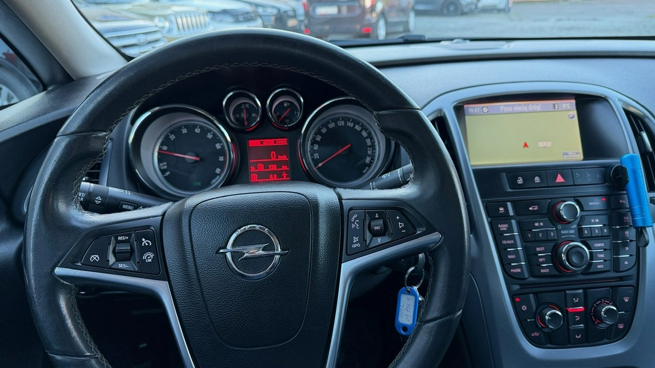 Opel Astra - Zdjęcie 24