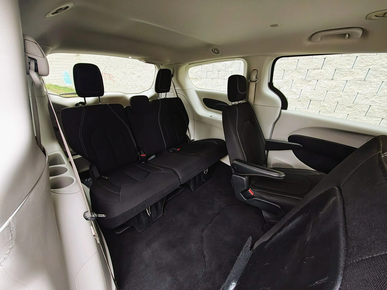 Chrysler Pacifica - Zdjęcie 24