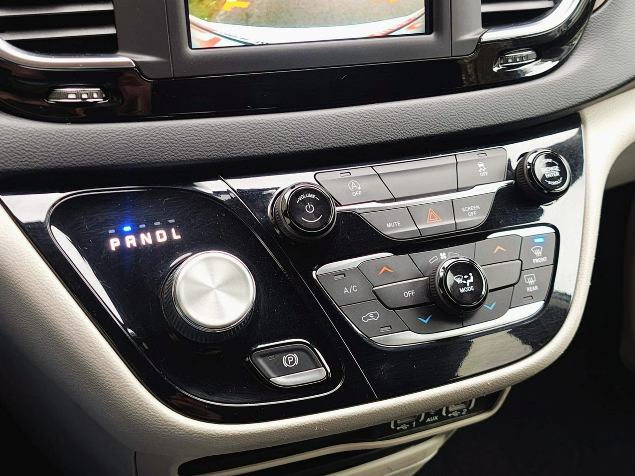 Chrysler Pacifica - Zdjęcie 25