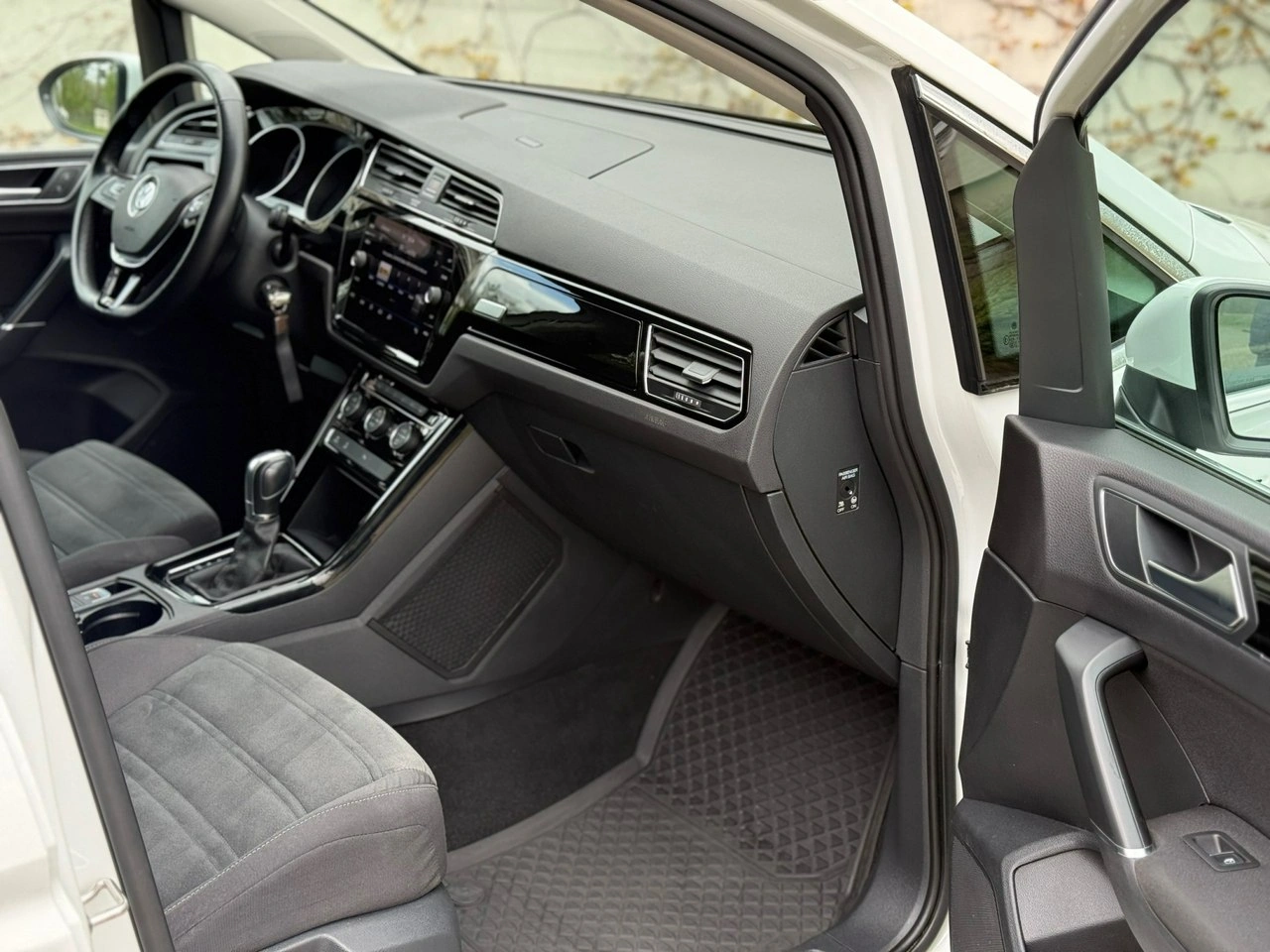 Volkswagen Touran - Zdjęcie 17