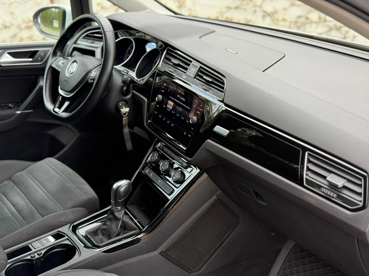 Volkswagen Touran - Zdjęcie 18