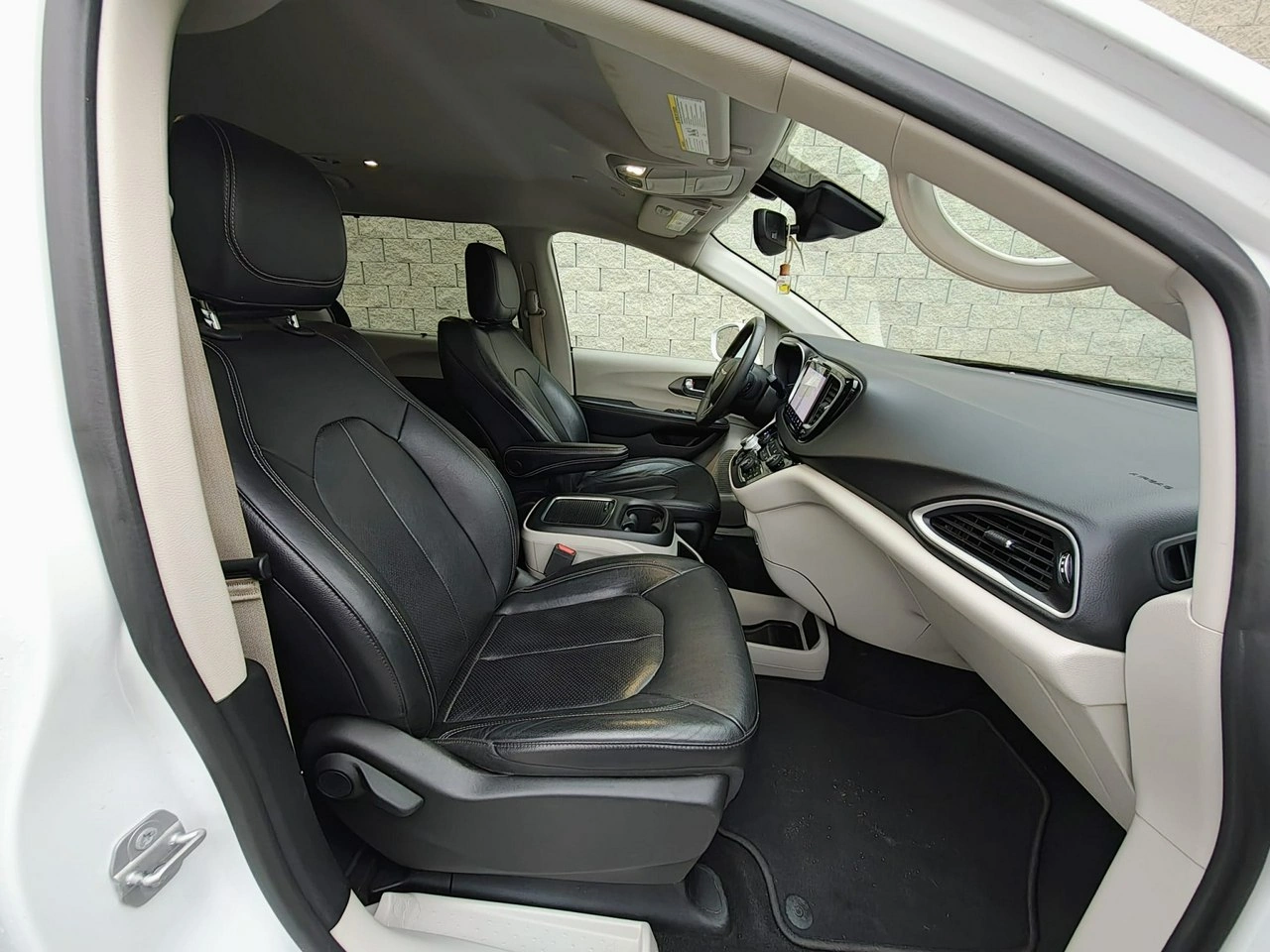 Chrysler Pacifica - Zdjęcie 11