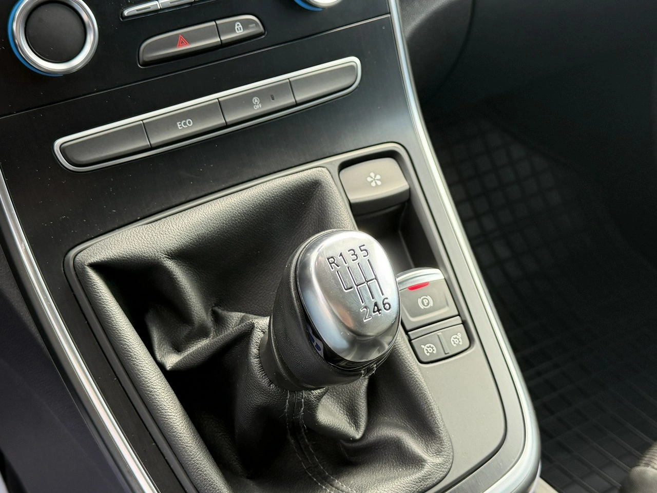 Renault Scenic - Zdjęcie 27