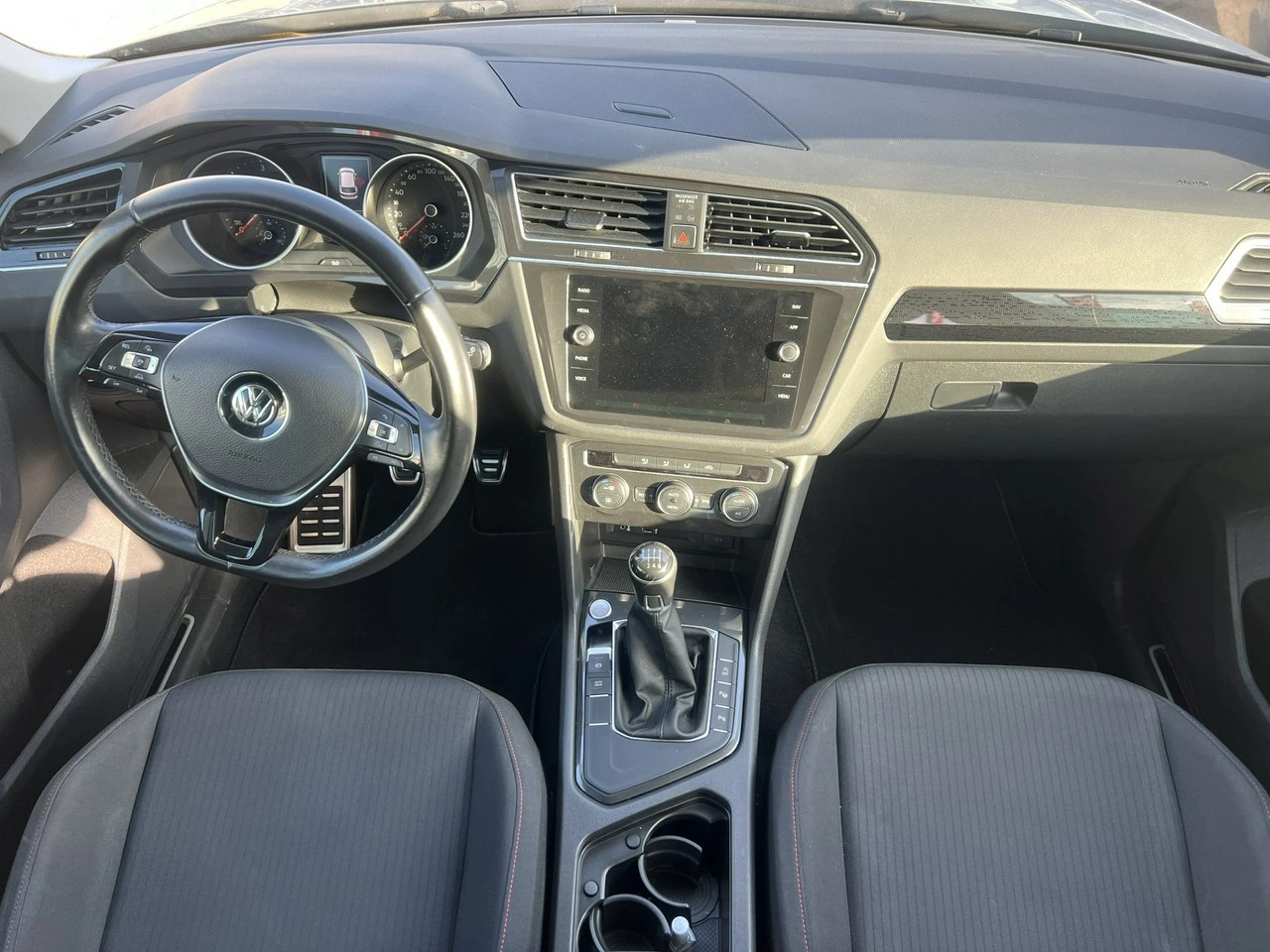 Volkswagen Tiguan - Zdjęcie 16