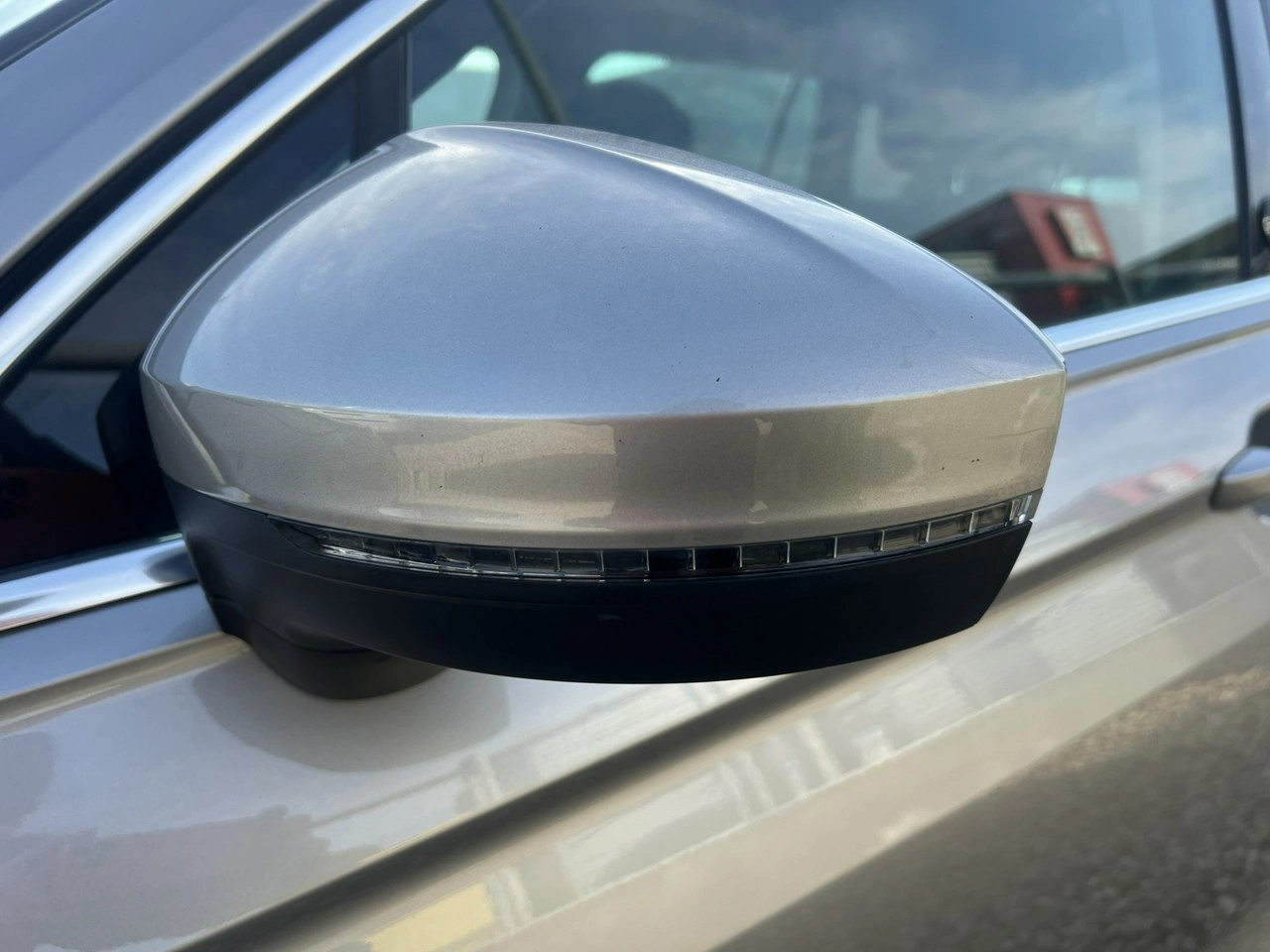 Volkswagen Tiguan - Zdjęcie 19