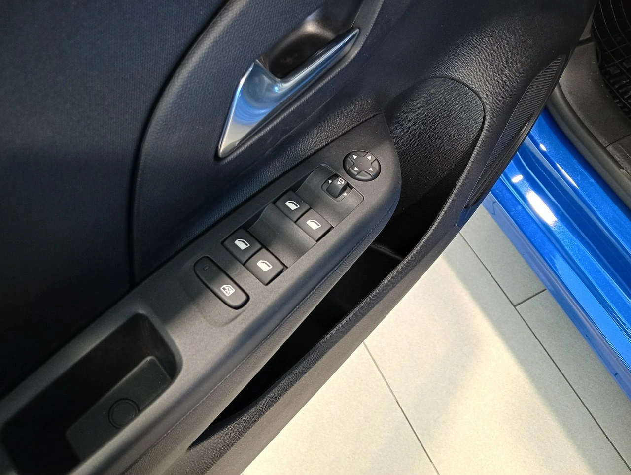 Opel Corsa - Zdjęcie 10