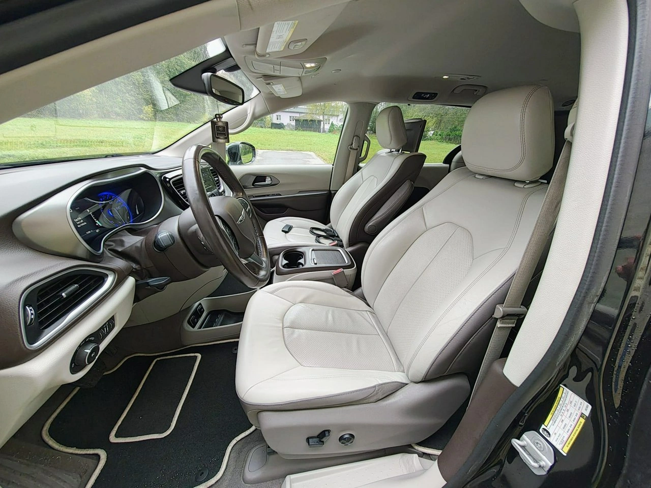 Chrysler Pacifica - Zdjęcie 10