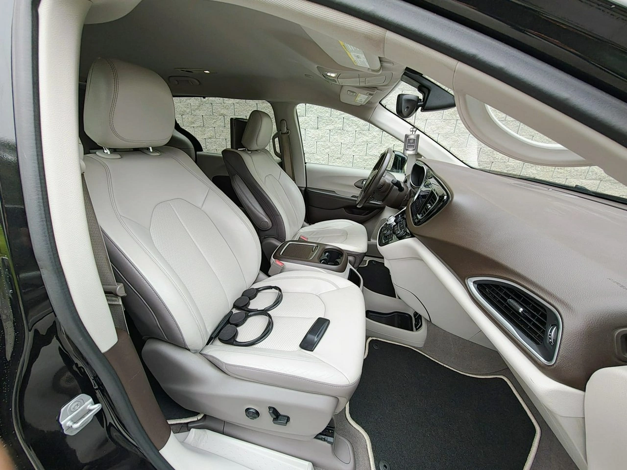 Chrysler Pacifica - Zdjęcie 11