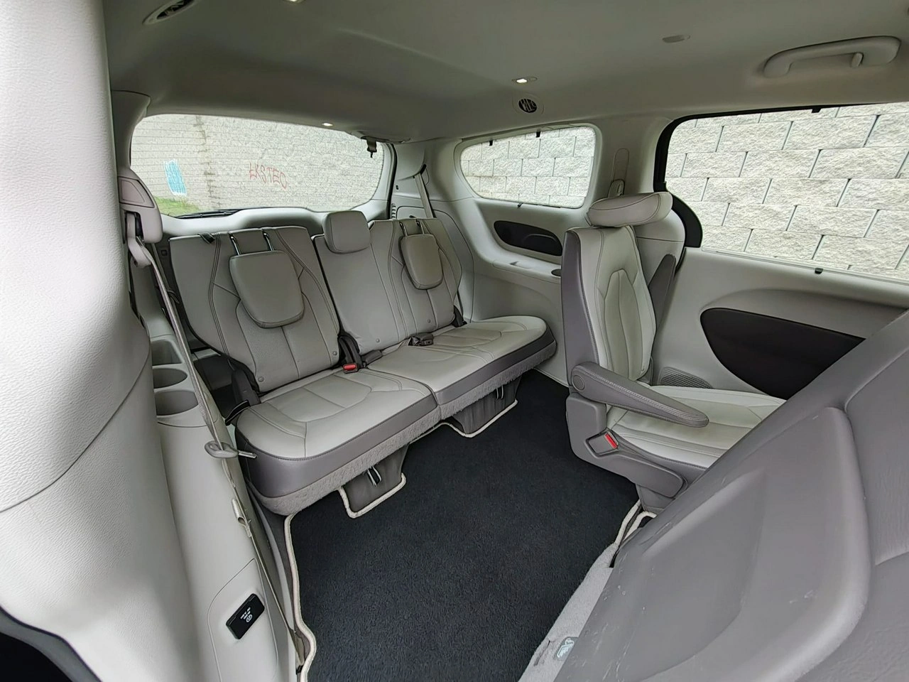 Chrysler Pacifica - Zdjęcie 13