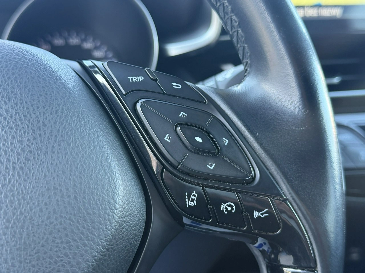 Toyota C-HR - Zdjęcie 24