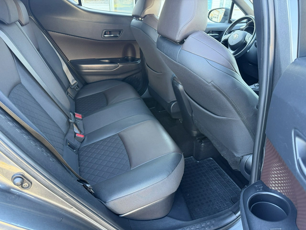 Toyota C-HR - Zdjęcie 32