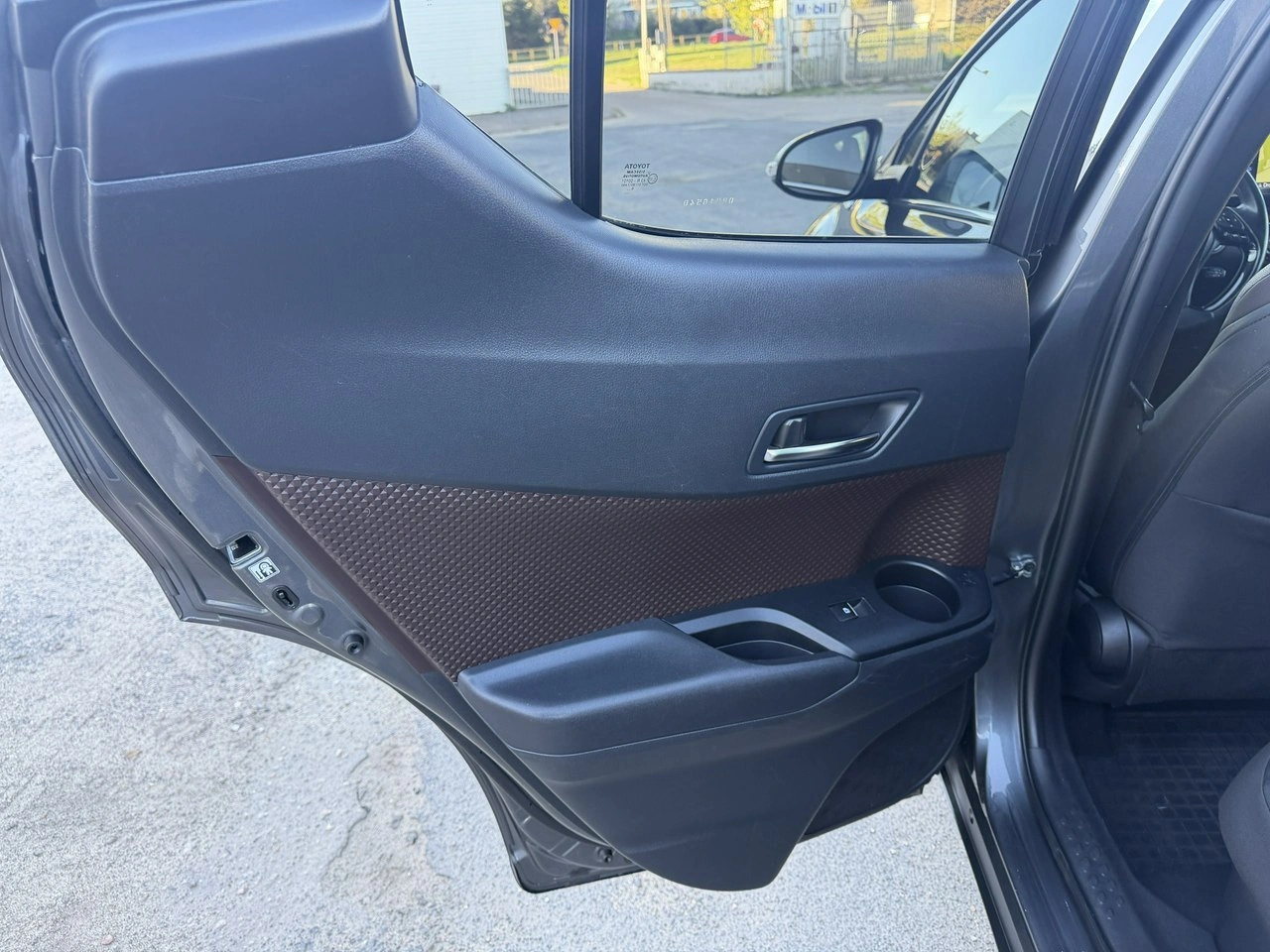 Toyota C-HR - Zdjęcie 30