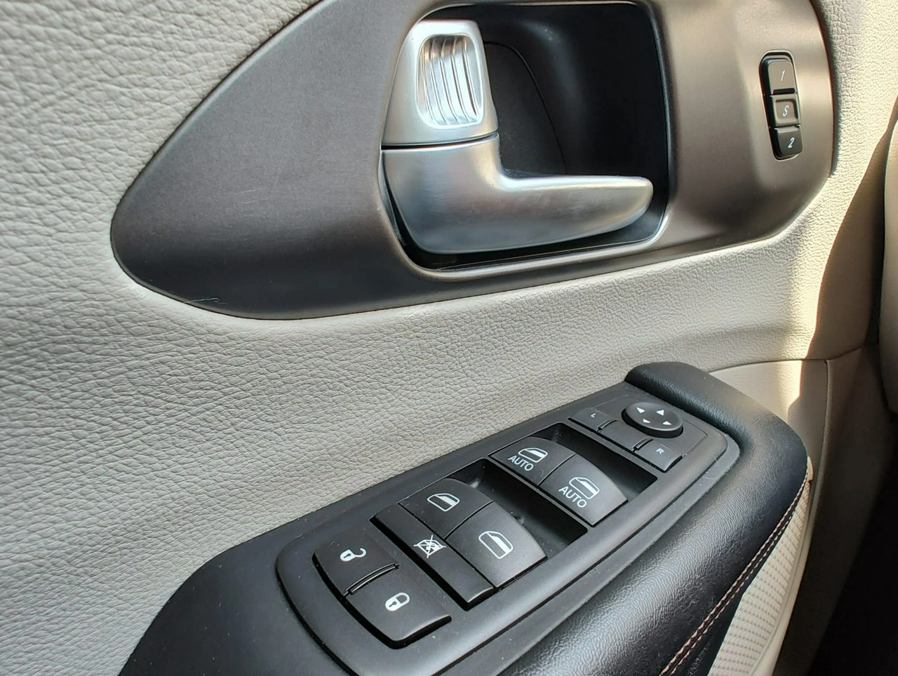 Chrysler Pacifica - Zdjęcie 19