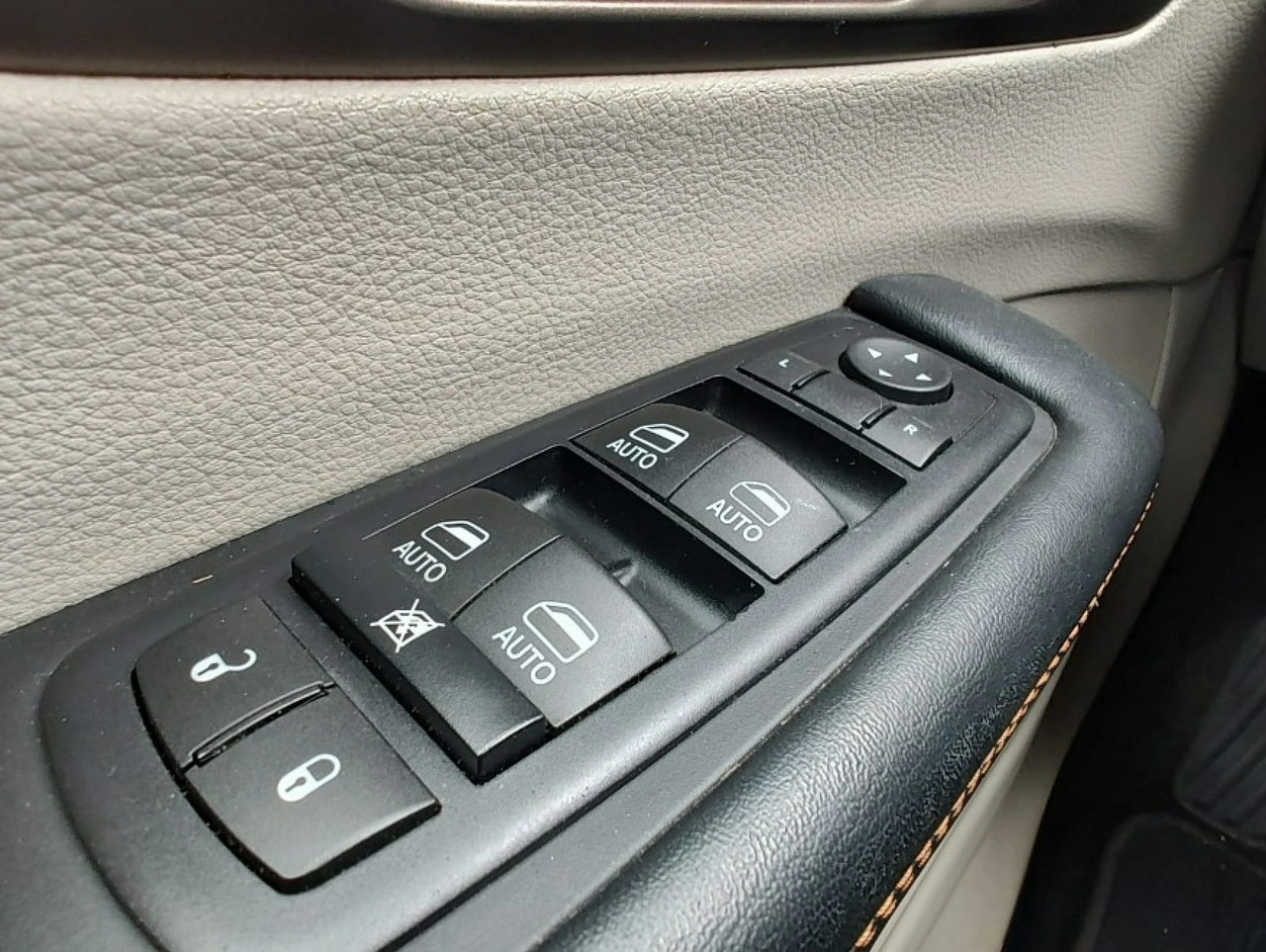 Chrysler Pacifica - Zdjęcie 6