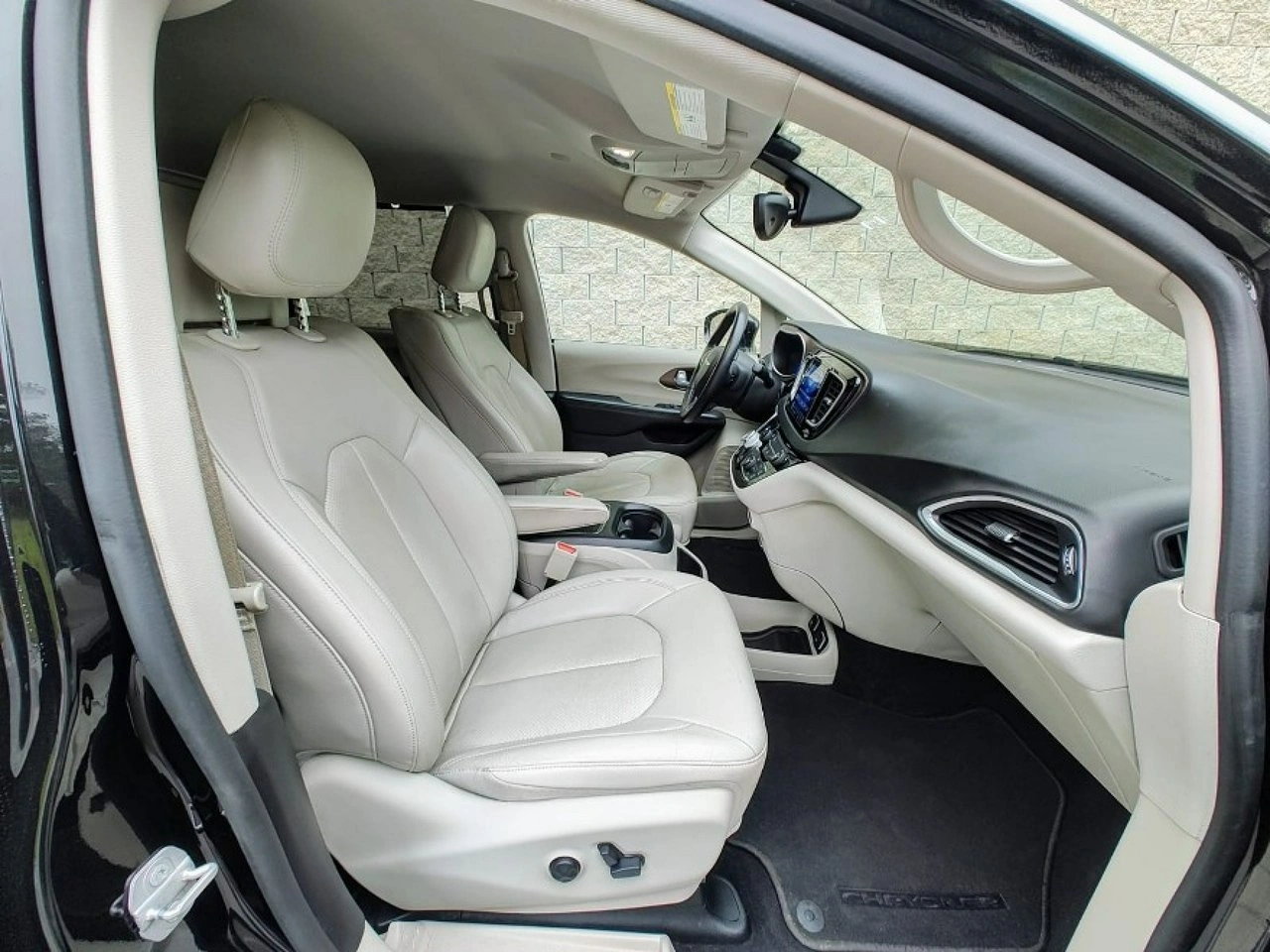 Chrysler Pacifica - Zdjęcie 8