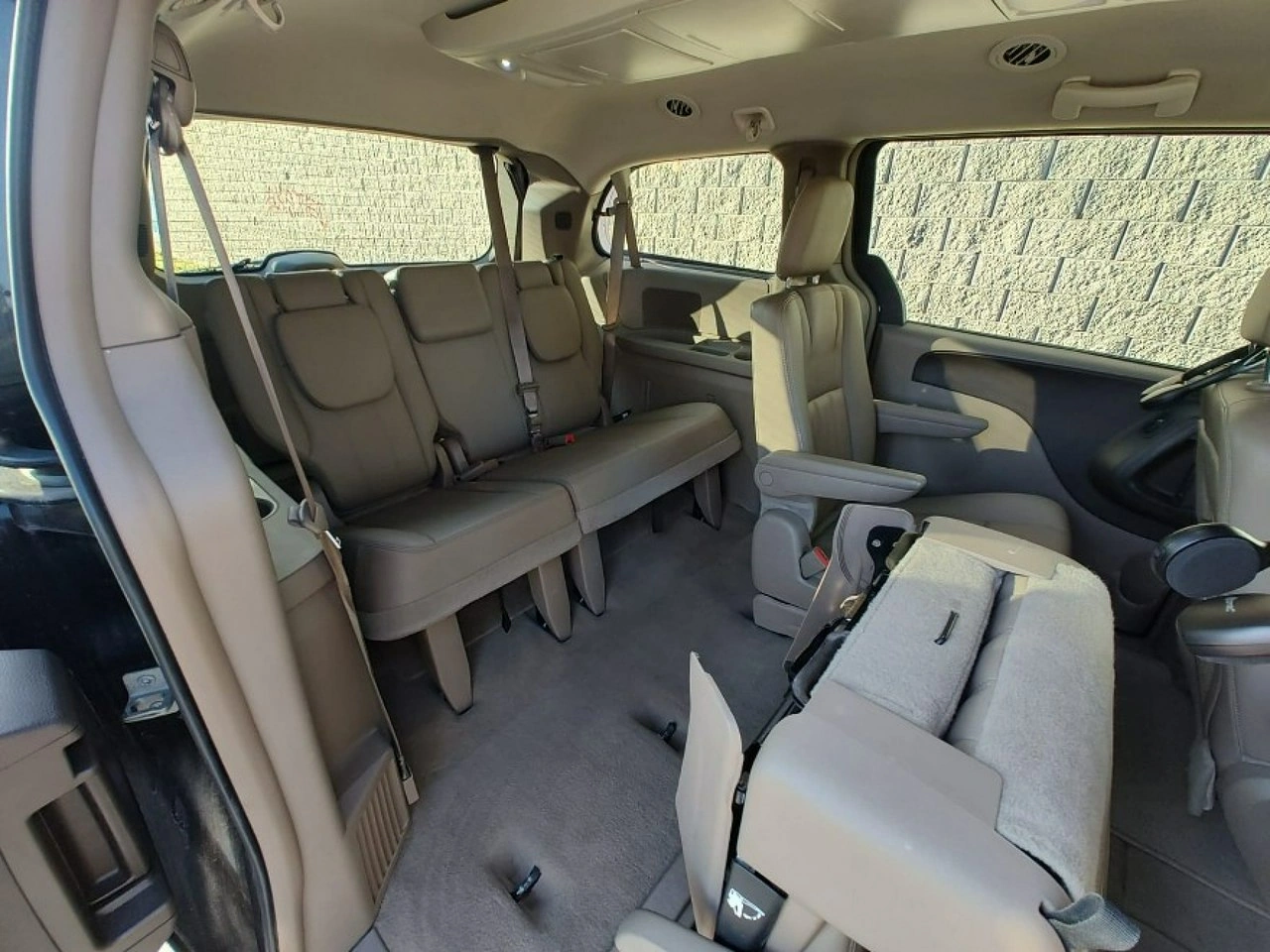 Chrysler Town & Country - Zdjęcie 11