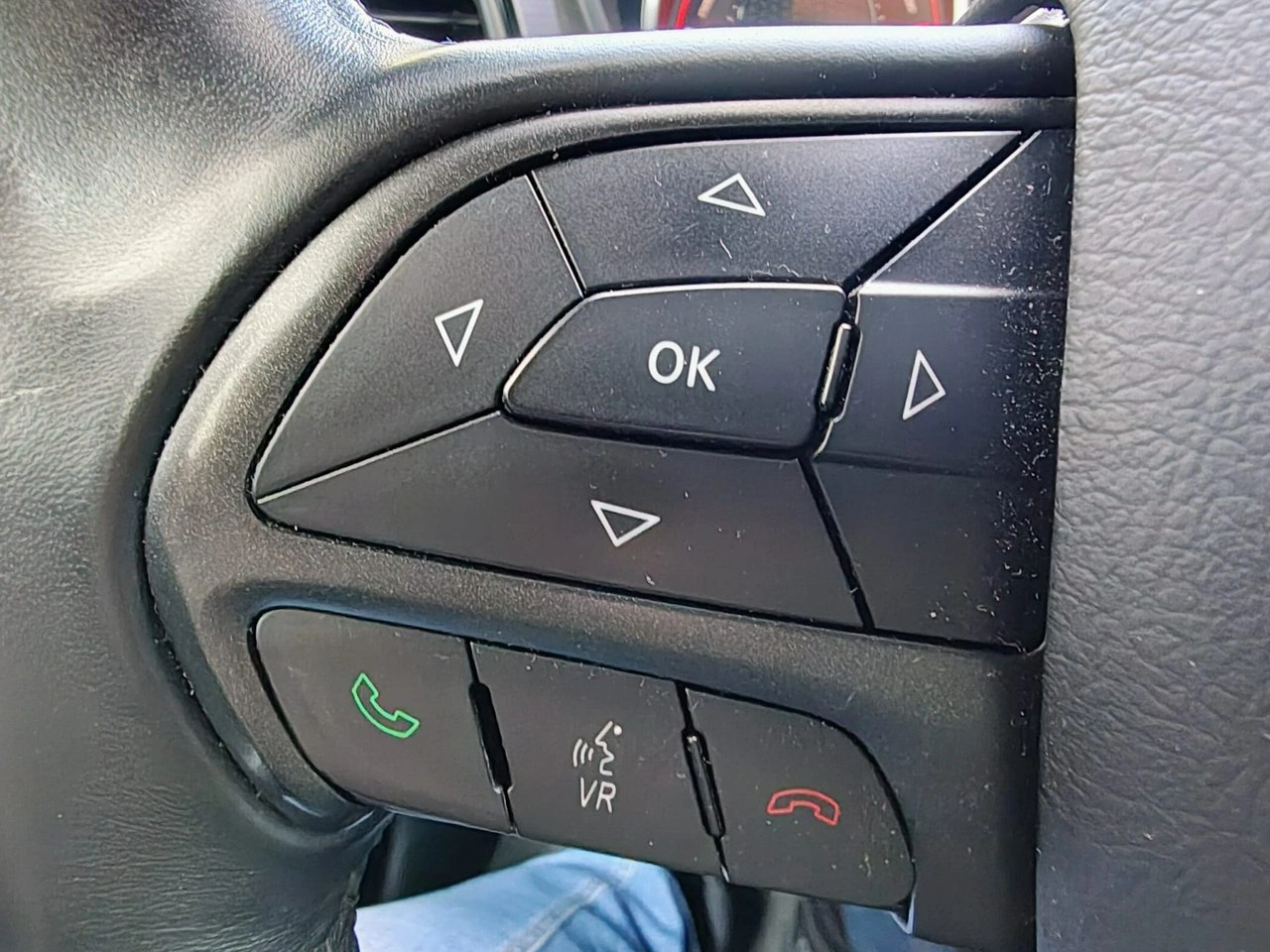 Dodge Challenger - Zdjęcie 12