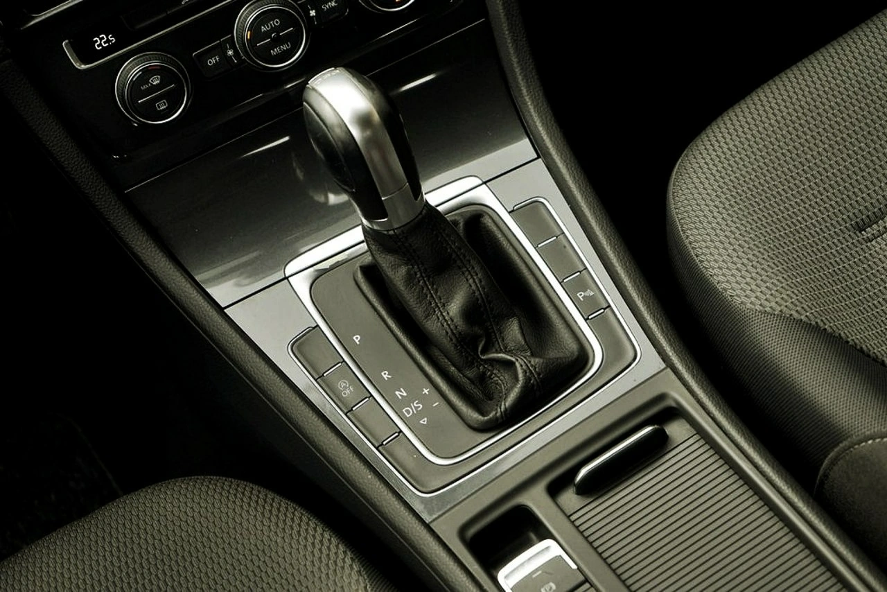 Volkswagen Golf - Zdjęcie 25