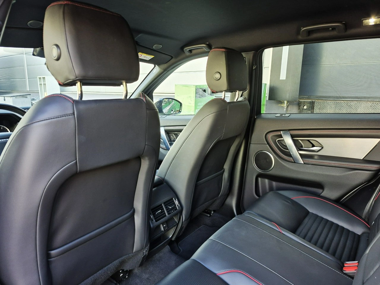 Land Rover Discovery Sport - Zdjęcie 23