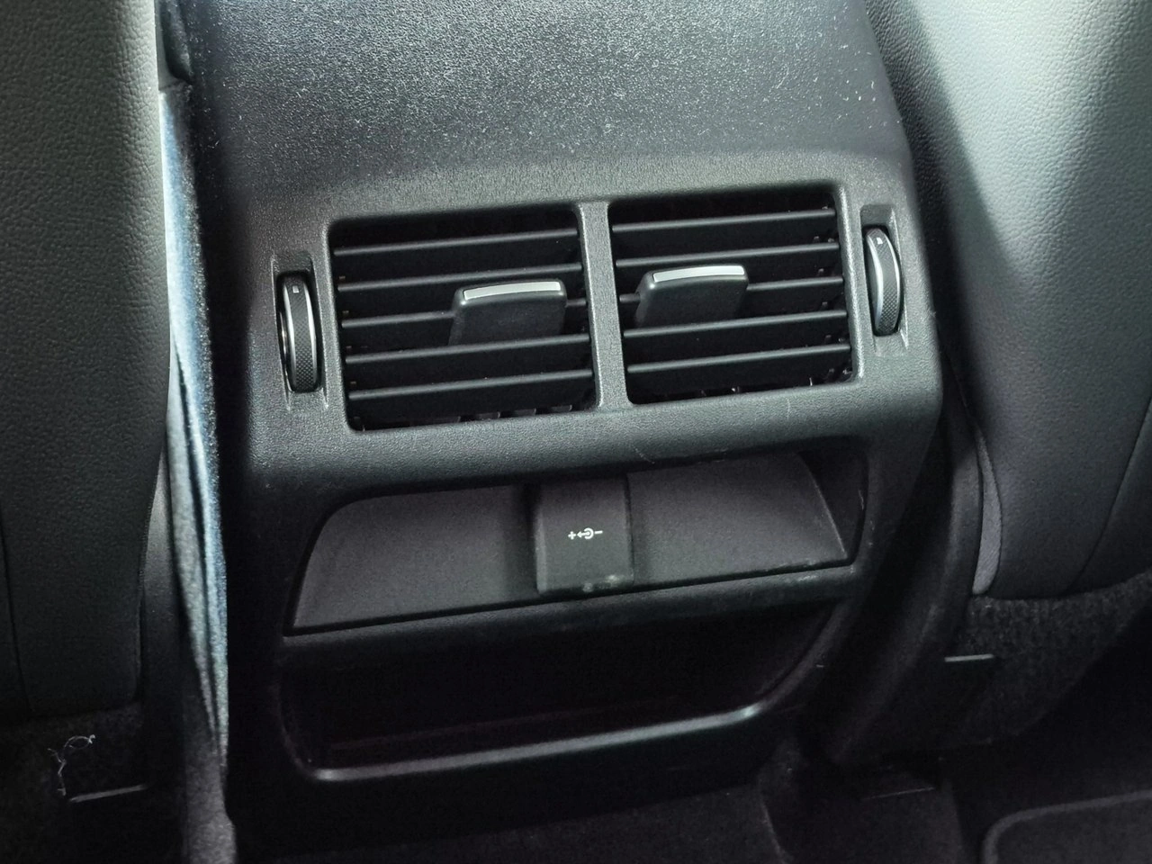 Land Rover Discovery Sport - Zdjęcie 25