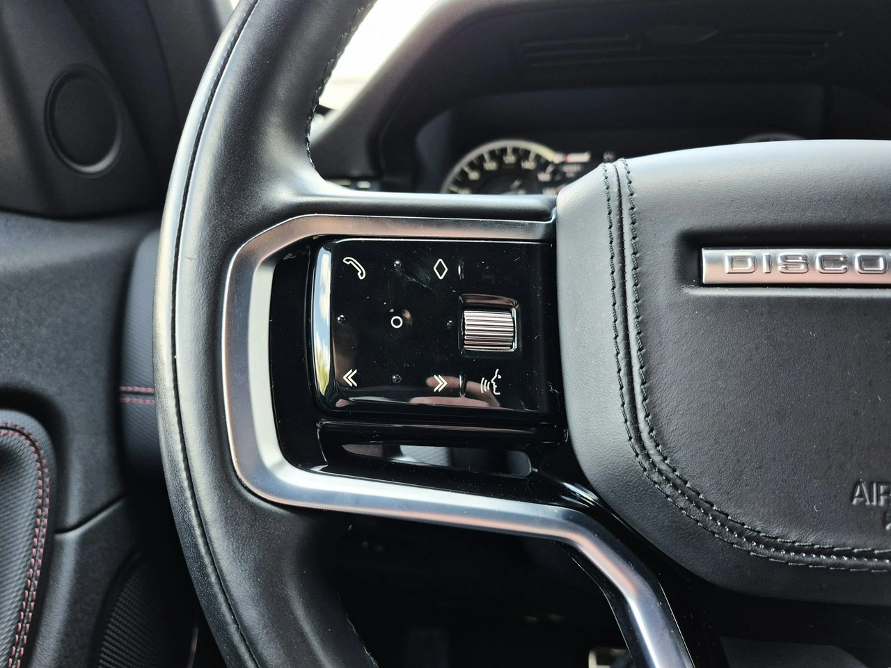 Land Rover Discovery Sport - Zdjęcie 29