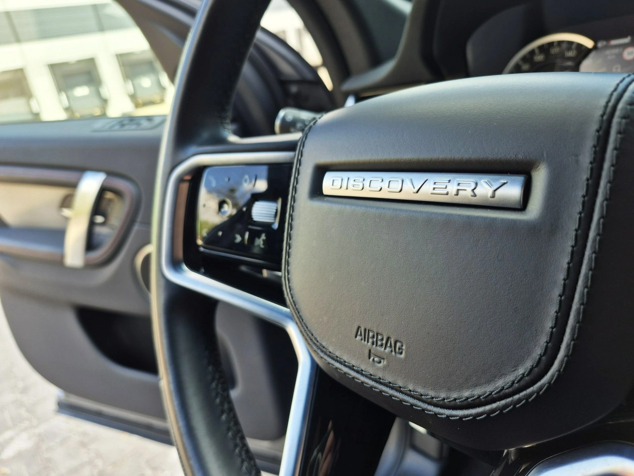 Land Rover Discovery Sport - Zdjęcie 38