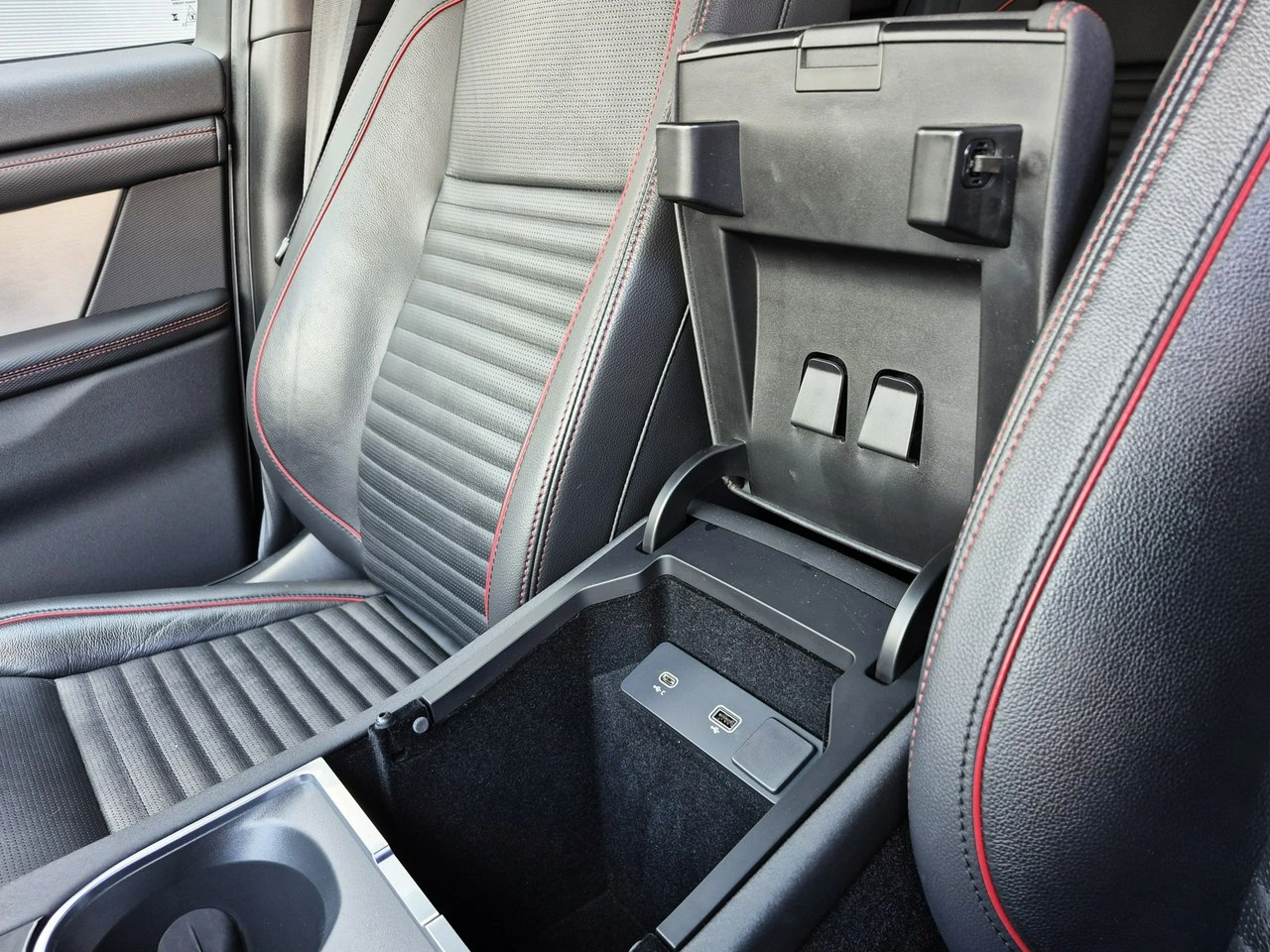 Land Rover Discovery Sport - Zdjęcie 39