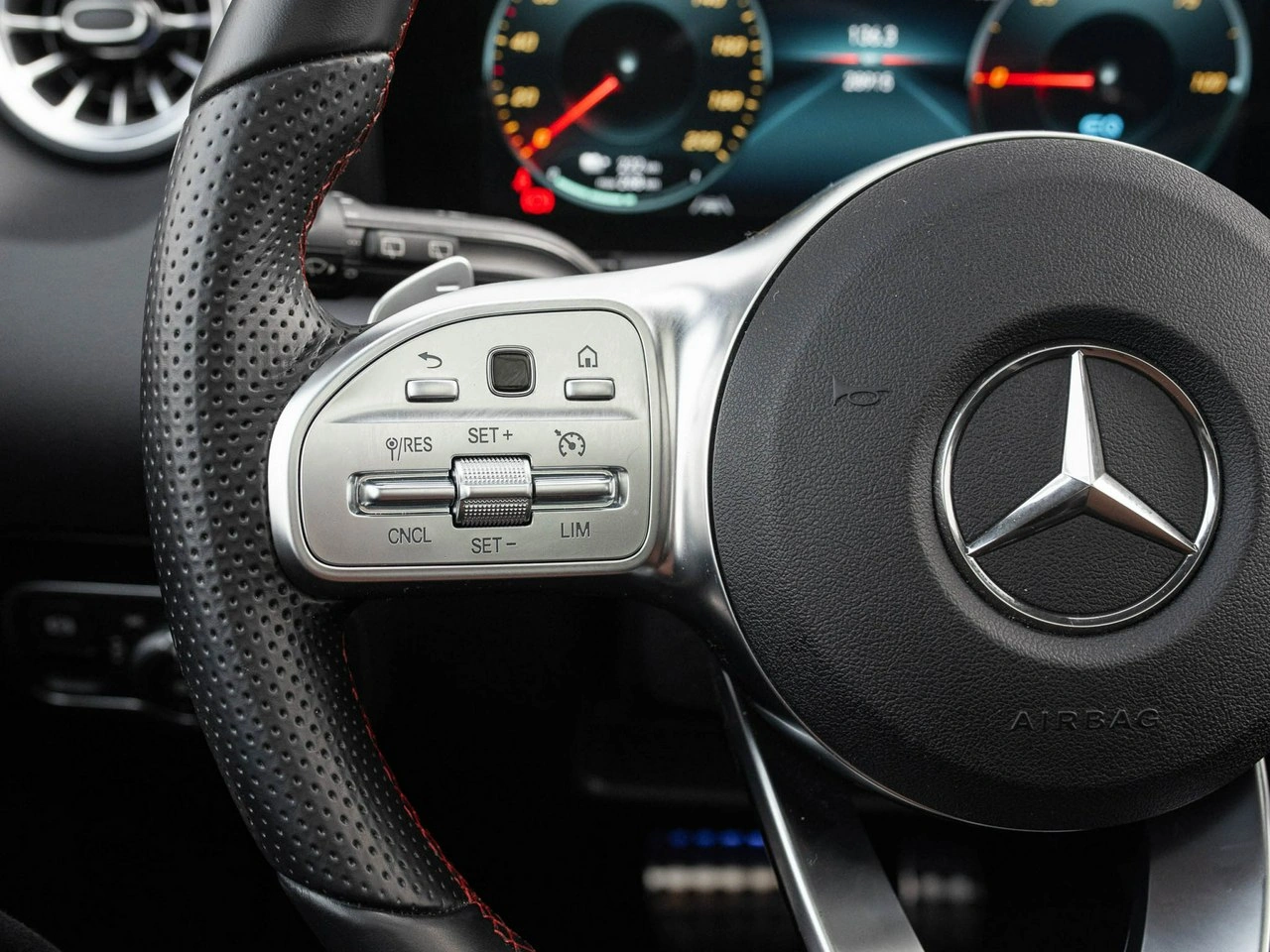 Mercedes EQA - Zdjęcie 15