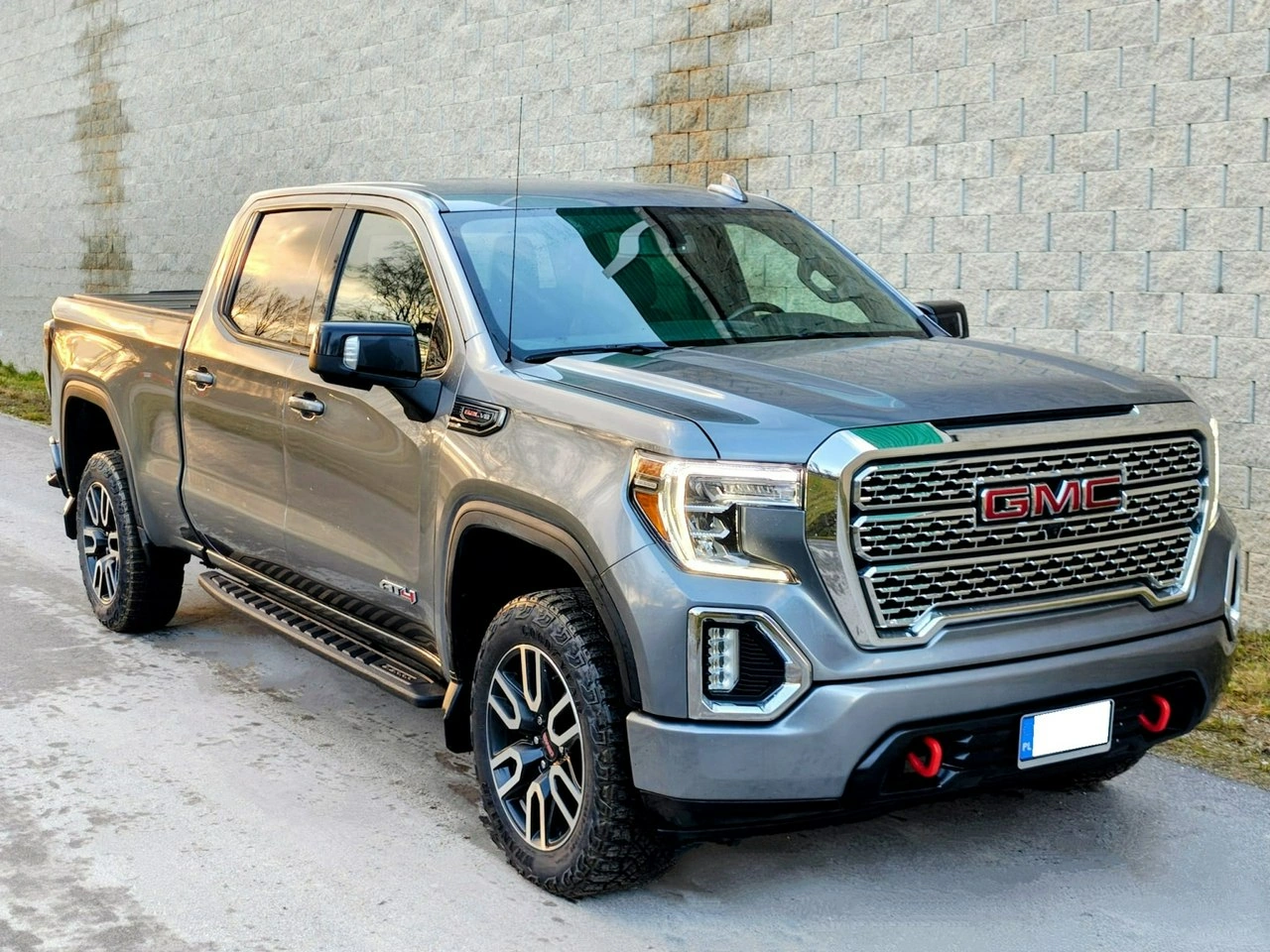 GMC Sierra - Główne zdjęcie