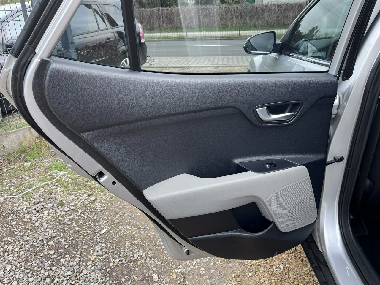 Kia Stonic - Zdjęcie 31