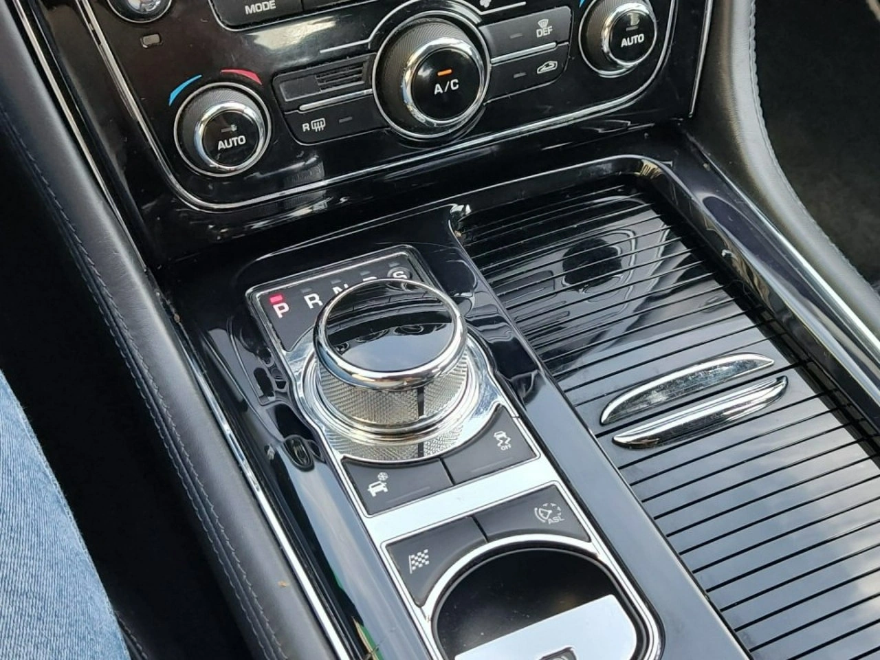 Jaguar XJ - Zdjęcie 22