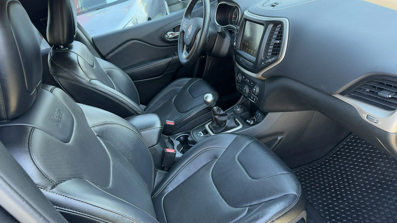 Jeep Cherokee - Zdjęcie 21