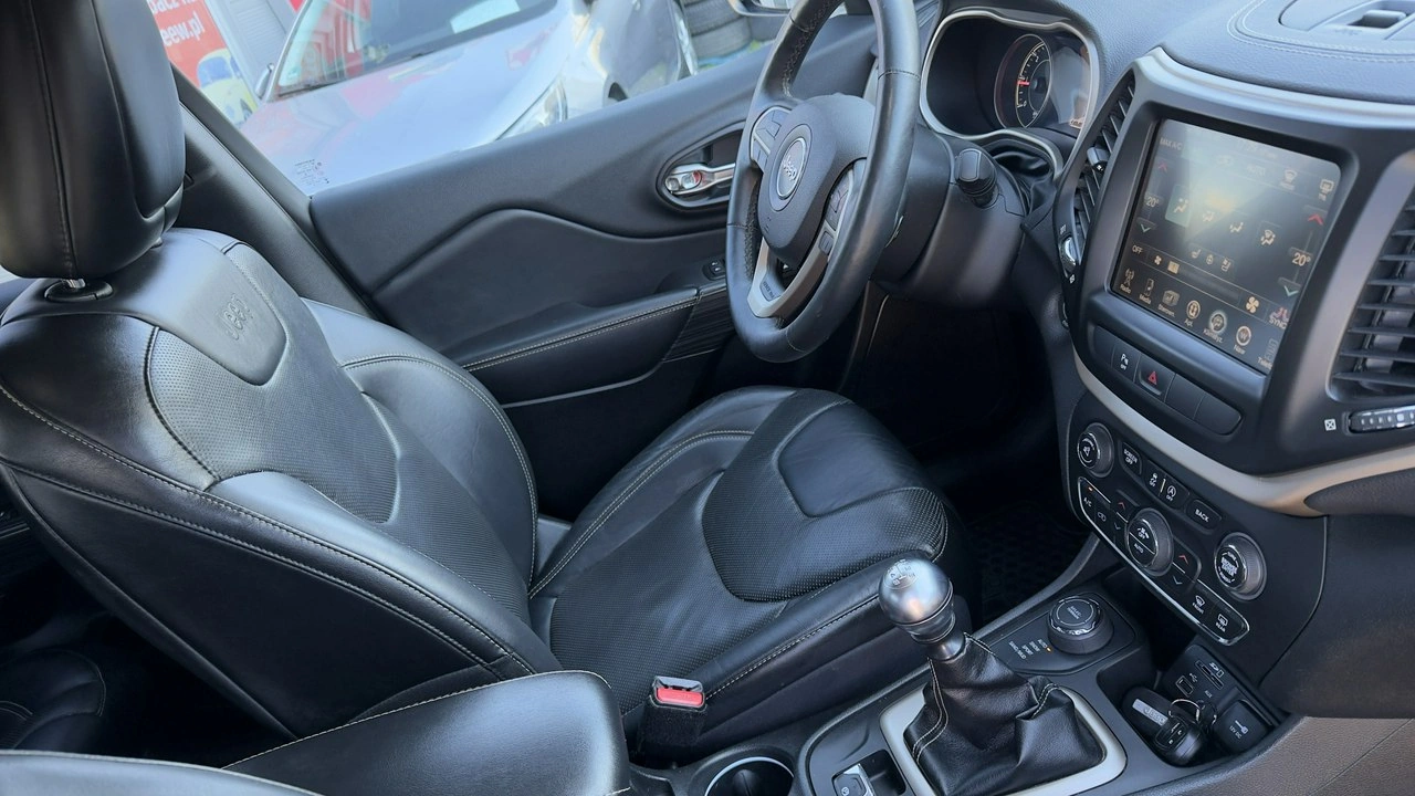 Jeep Cherokee - Zdjęcie 22