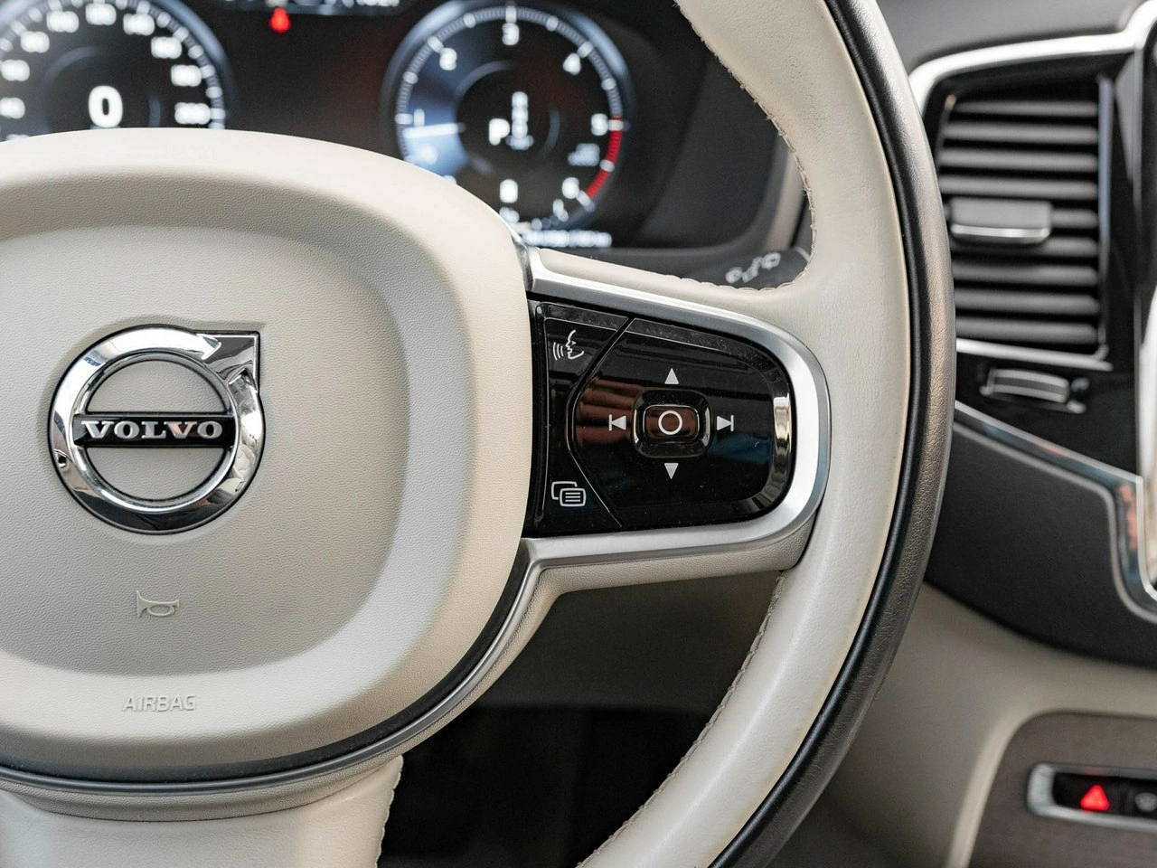 Volvo XC 90 - Zdjęcie 15