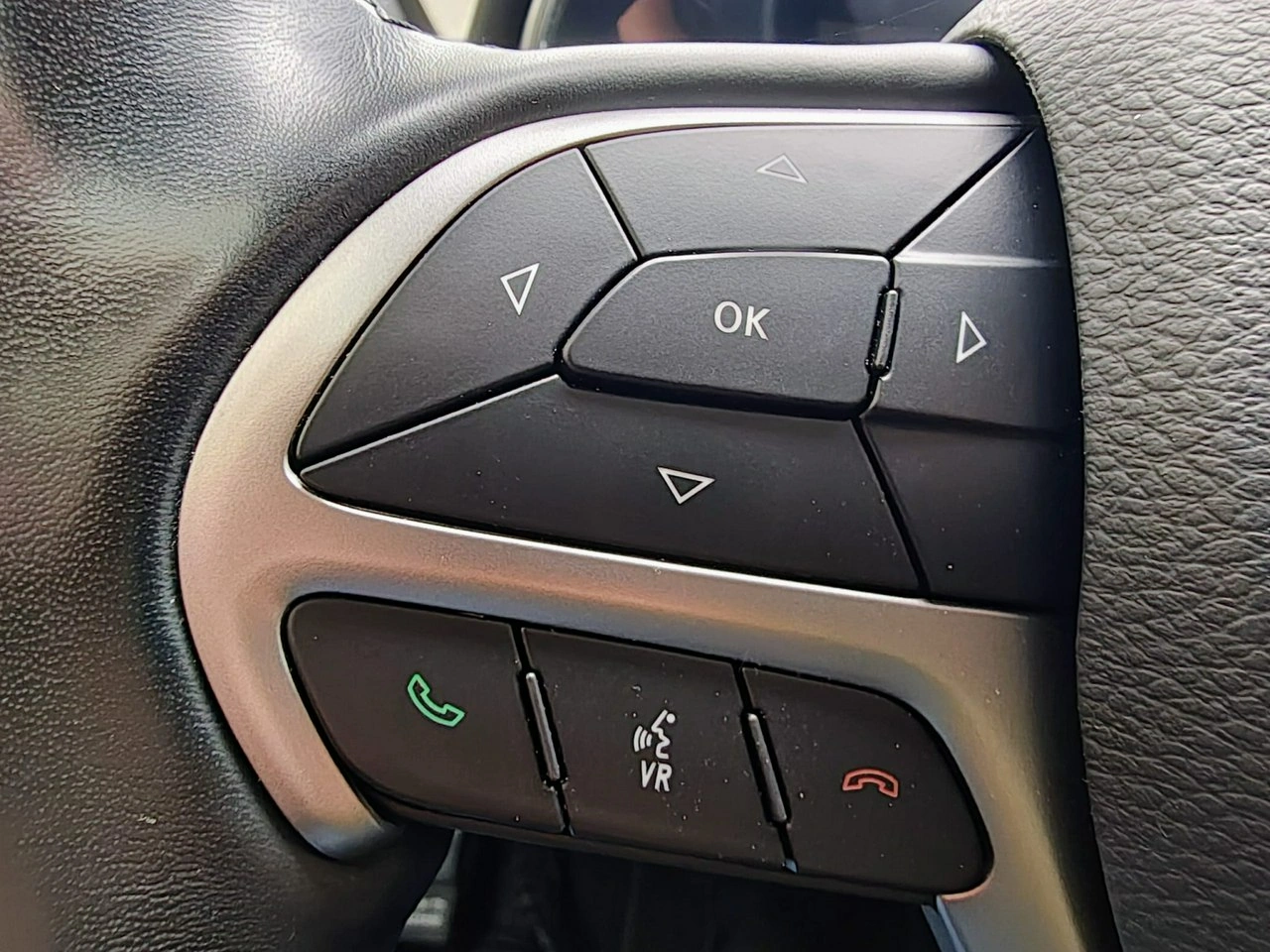 Jeep Grand Cherokee - Zdjęcie 11