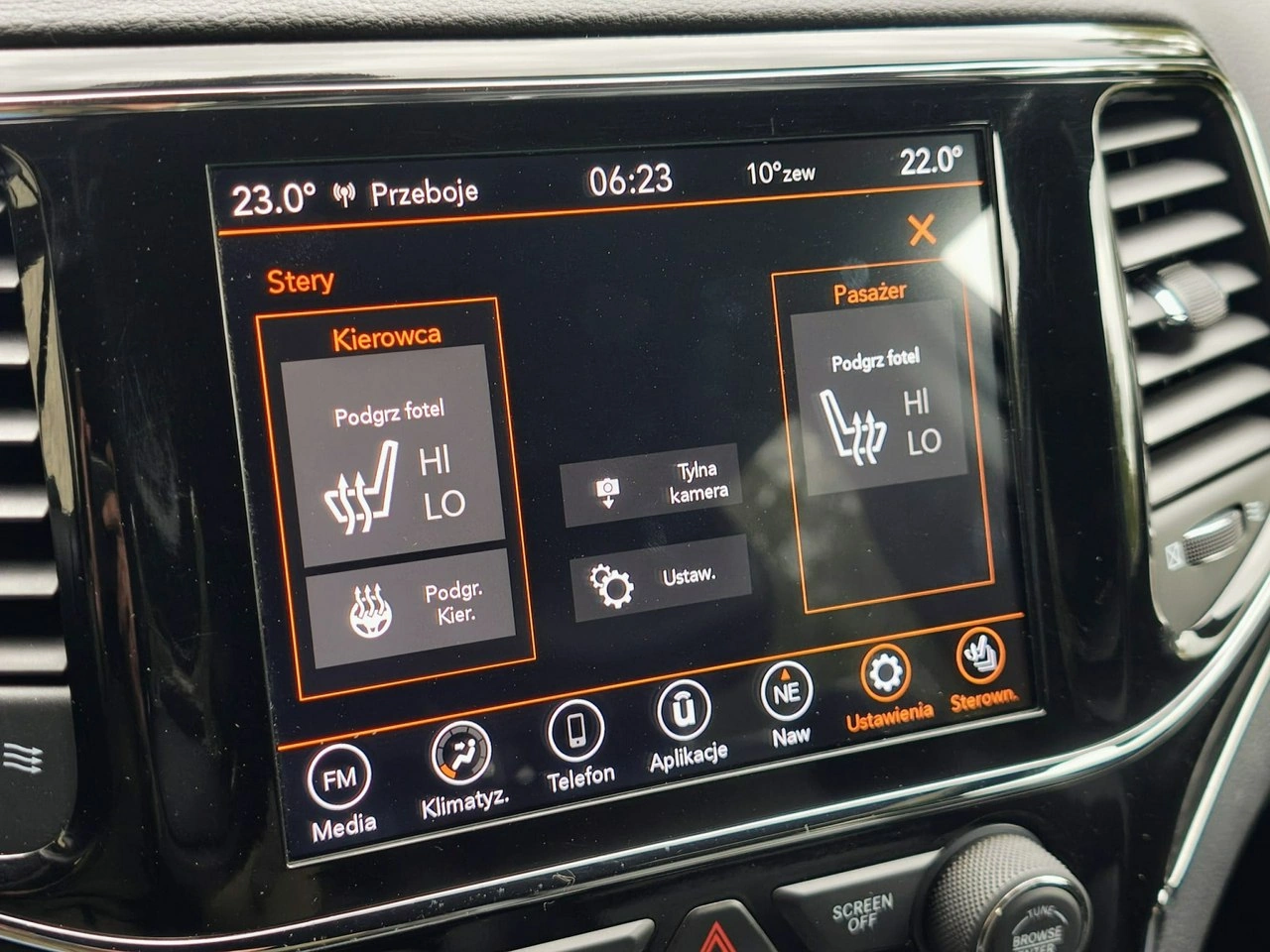 Jeep Grand Cherokee - Zdjęcie 32