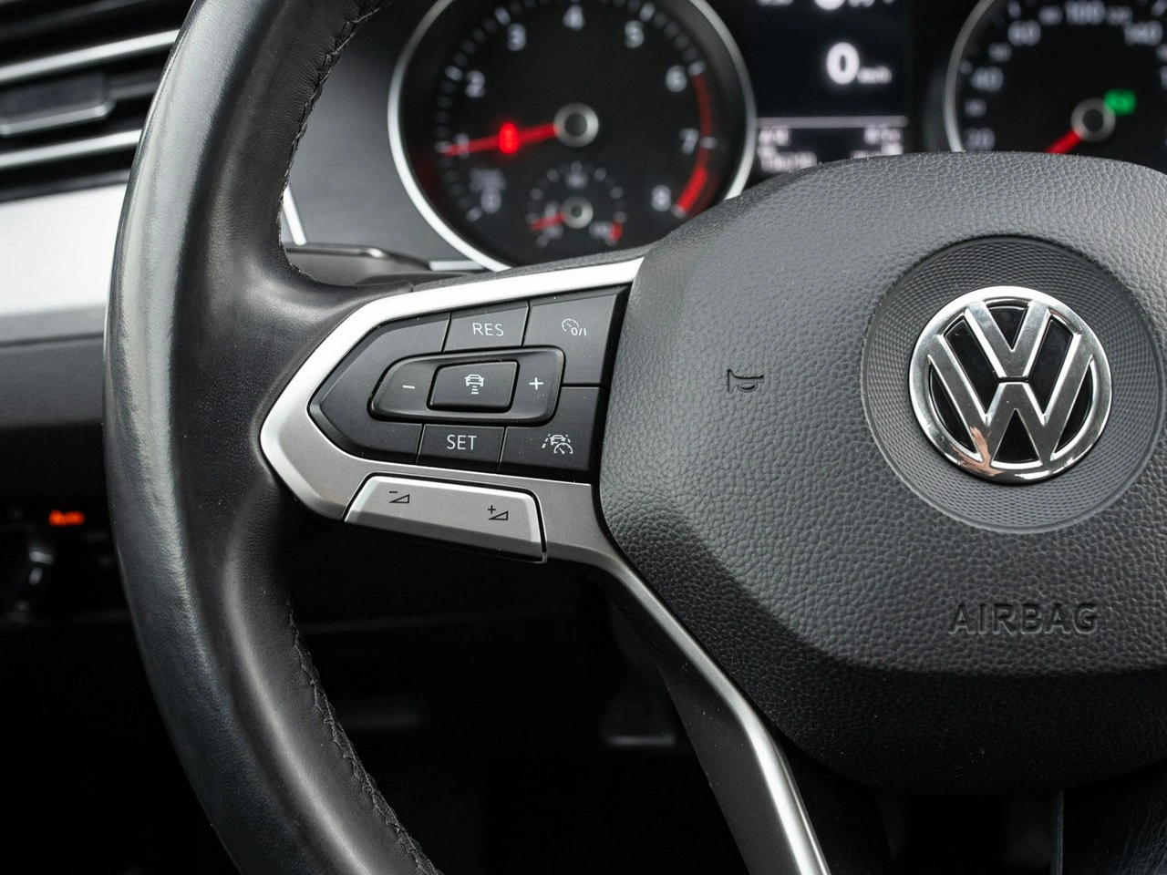 Volkswagen Passat - Zdjęcie 12