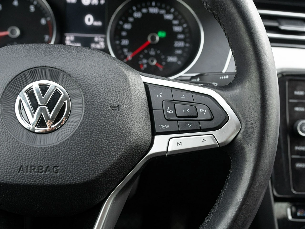 Volkswagen Passat - Zdjęcie 13