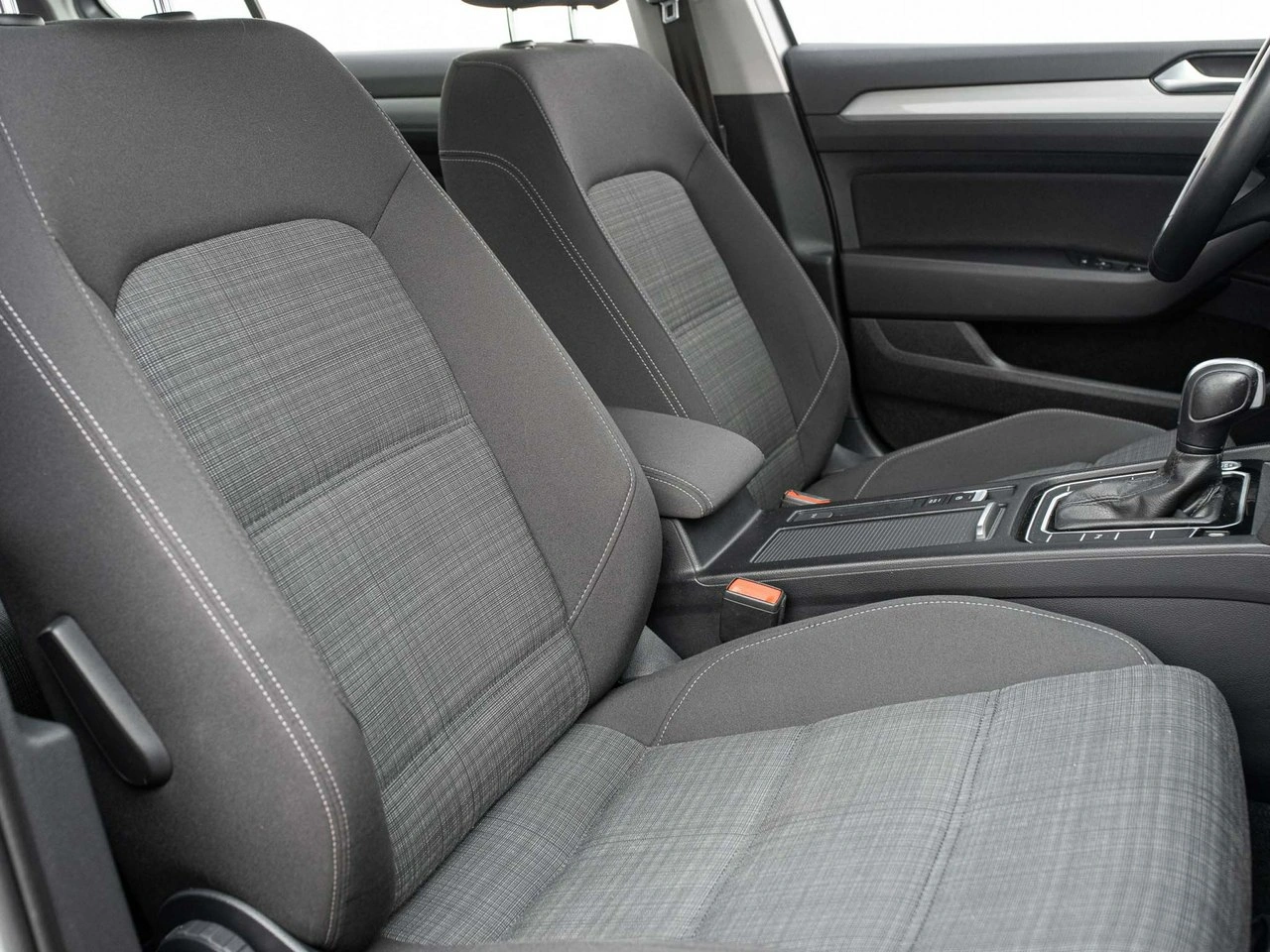 Volkswagen Passat - Zdjęcie 28