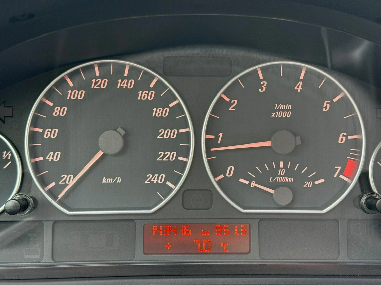 BMW 330 - Zdjęcie 25