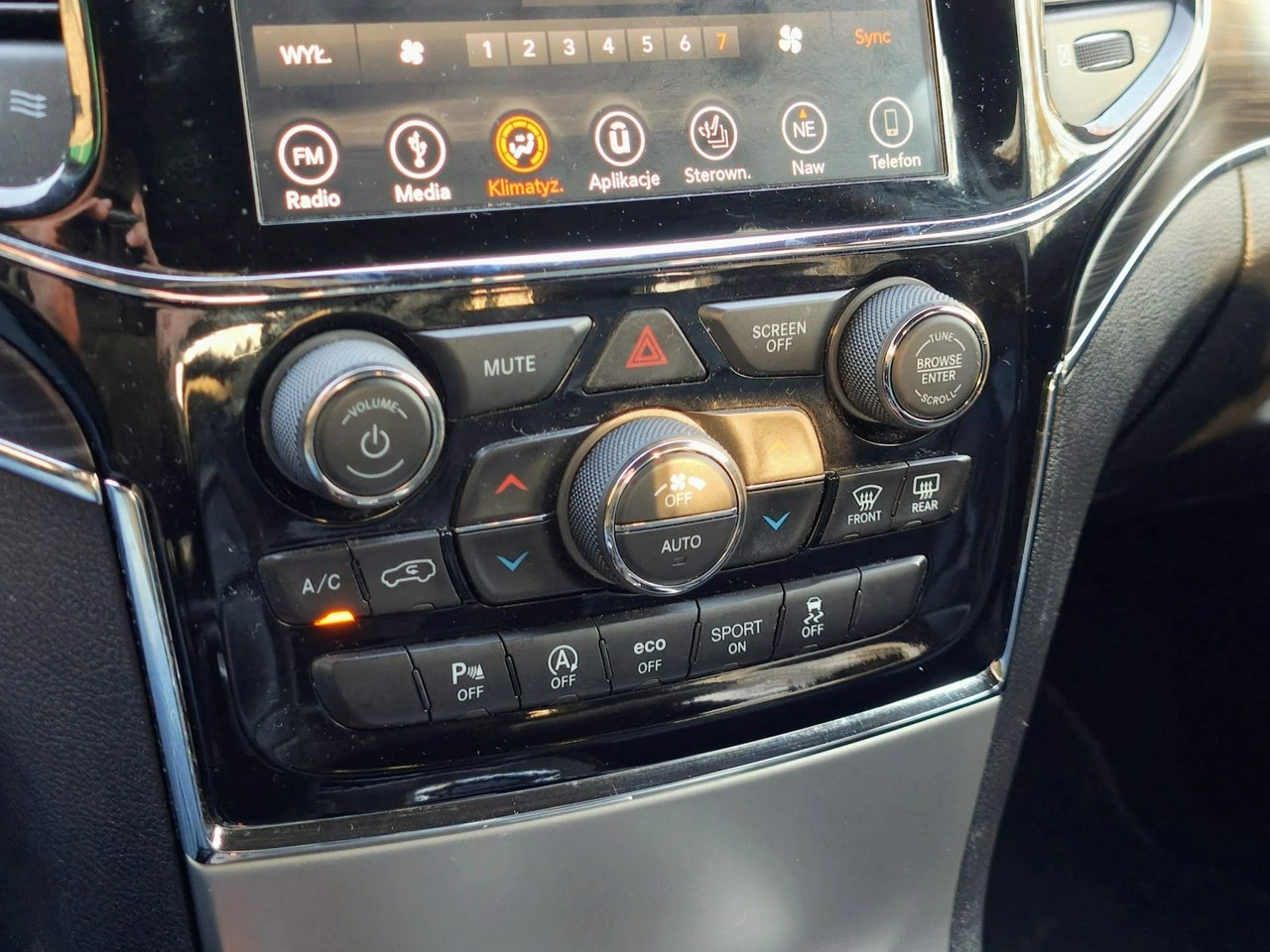 Jeep Grand Cherokee - Zdjęcie 23