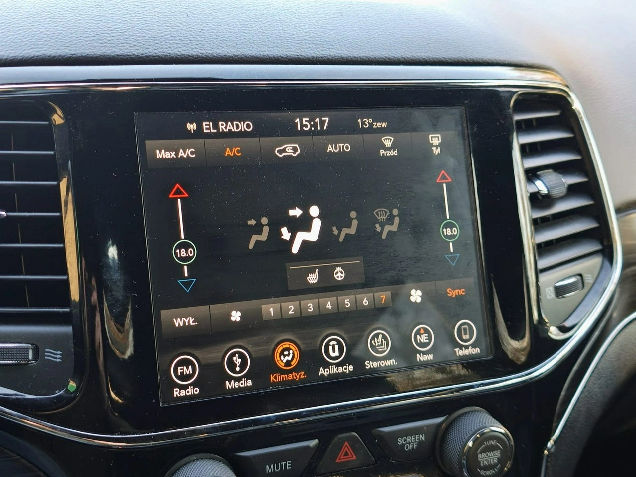 Jeep Grand Cherokee - Zdjęcie 24