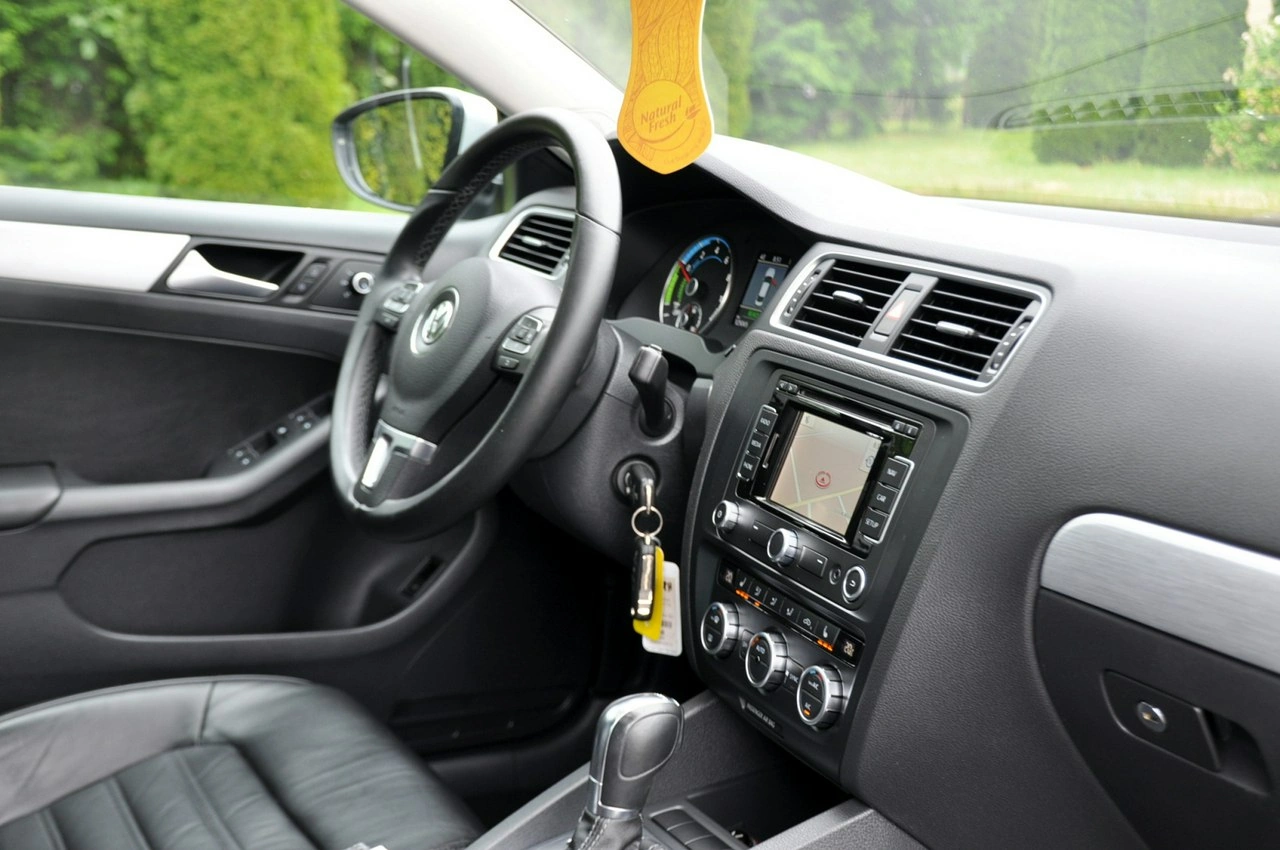 Volkswagen Jetta - Zdjęcie 17
