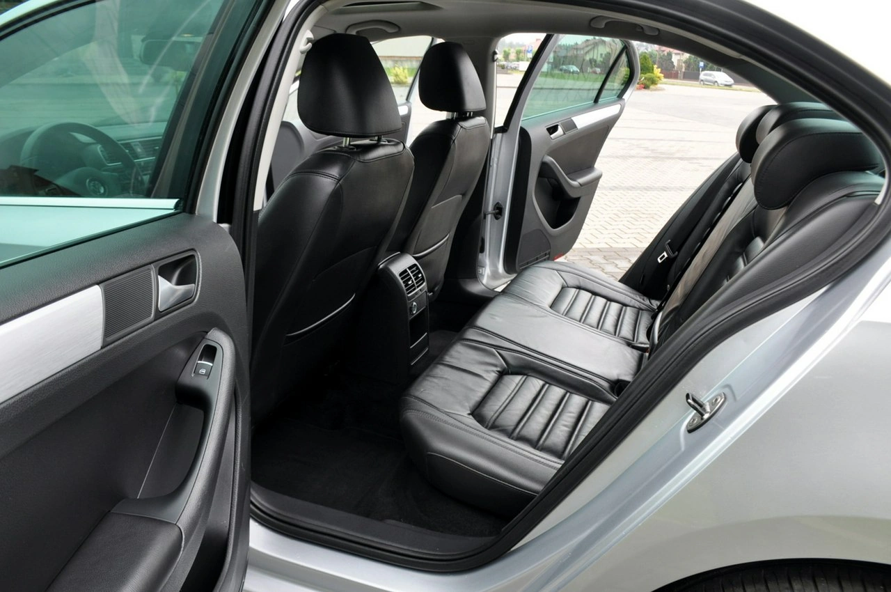 Volkswagen Jetta - Zdjęcie 19