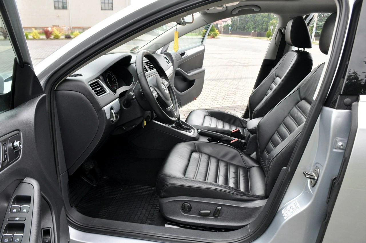 Volkswagen Jetta - Zdjęcie 20