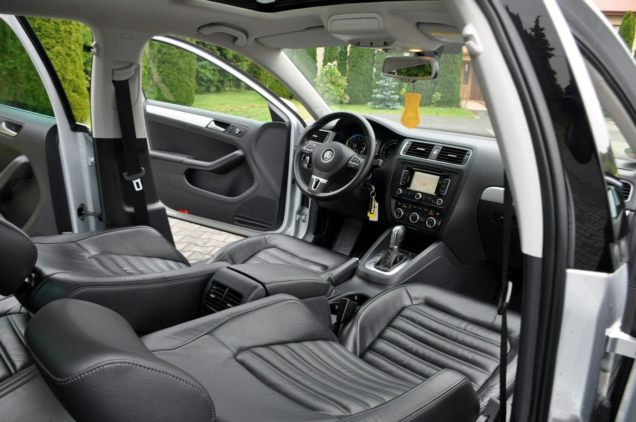Volkswagen Jetta - Zdjęcie 23
