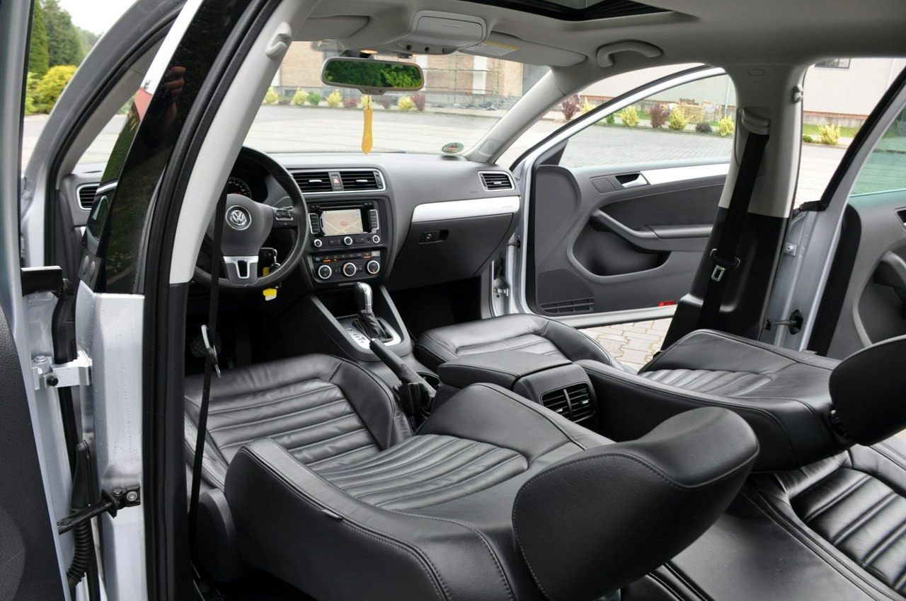 Volkswagen Jetta - Zdjęcie 27