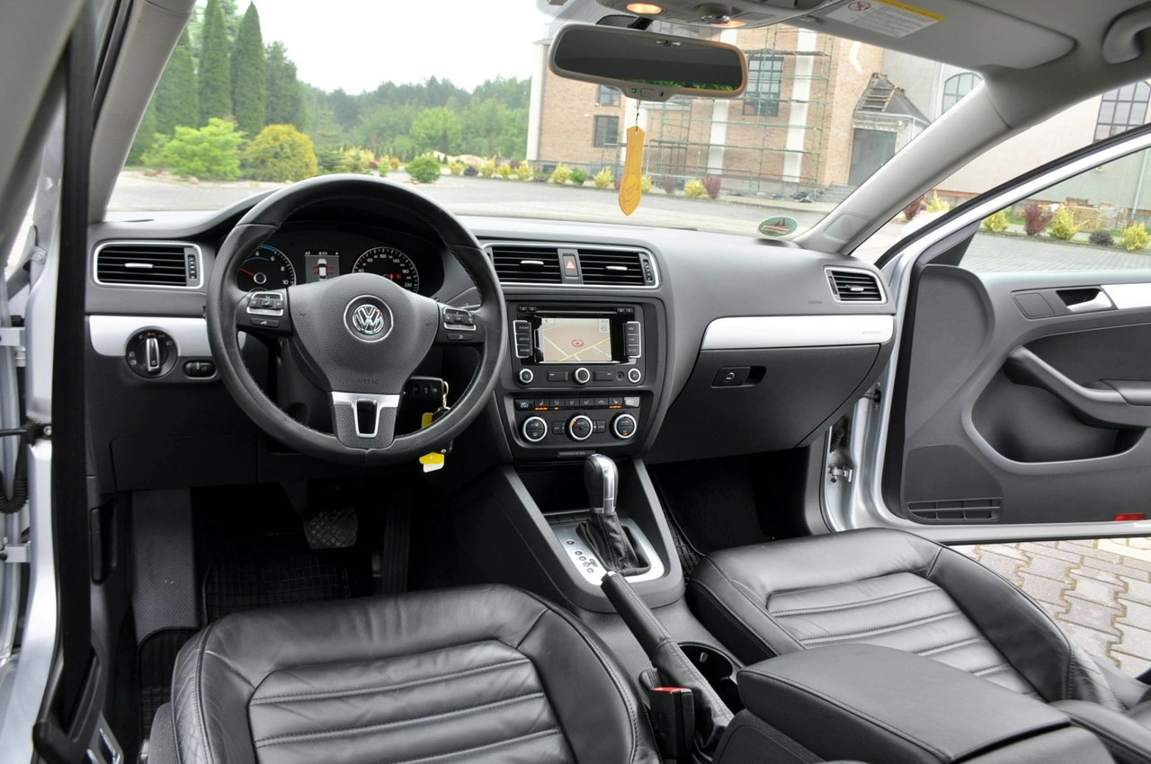 Volkswagen Jetta - Zdjęcie 28